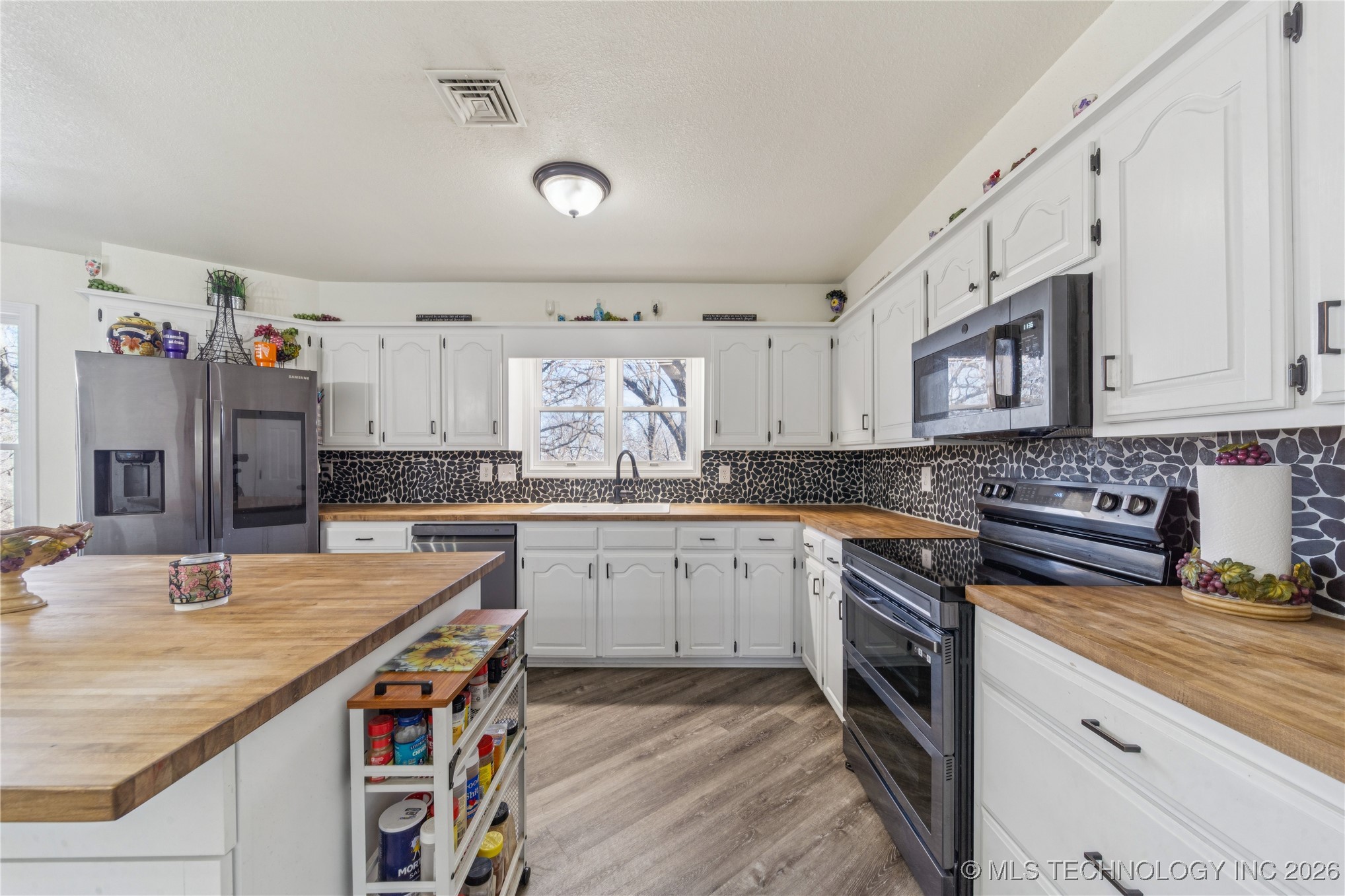 1701 N Hopi Street Property Photo 10