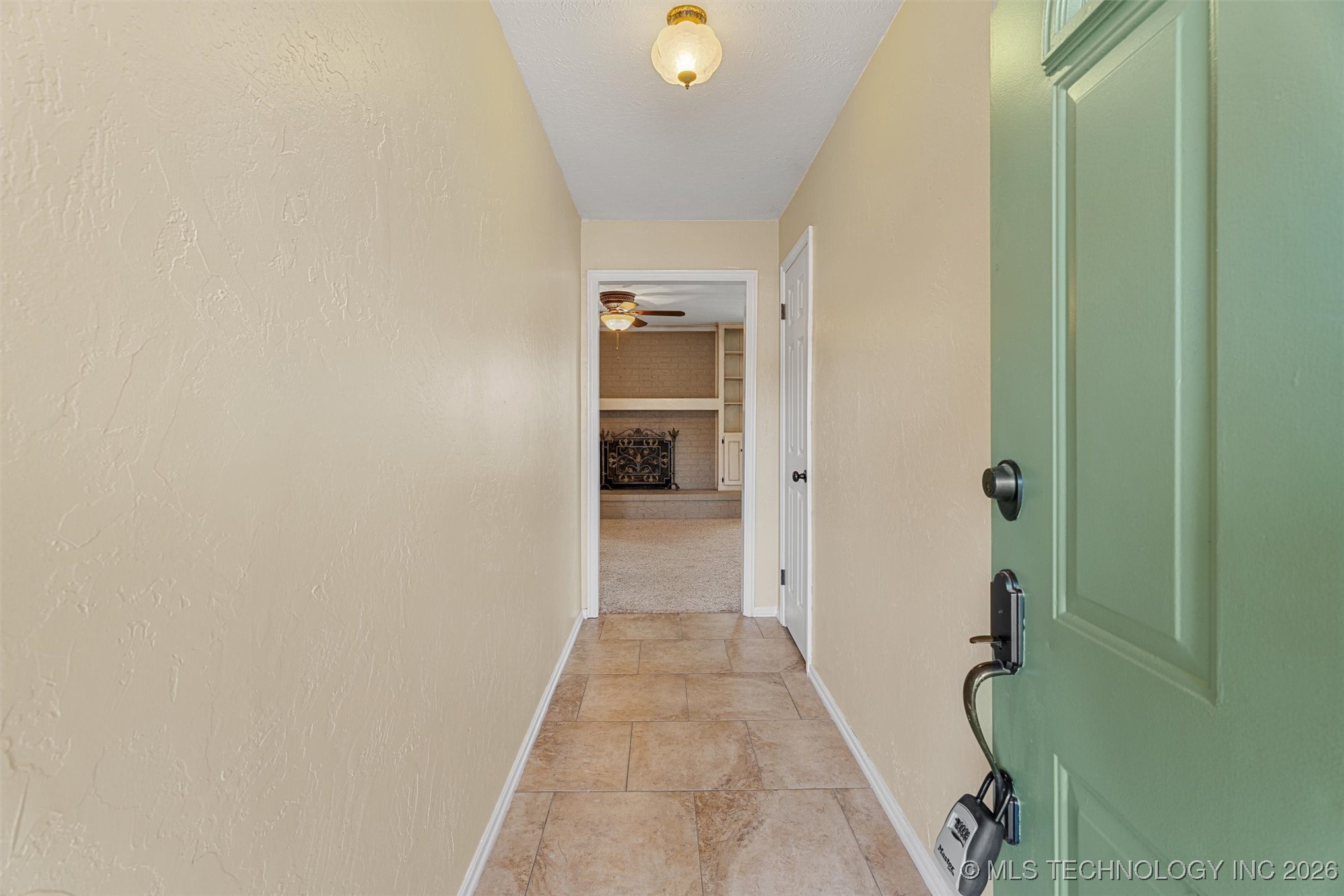 1001 May Lane Property Photo 4