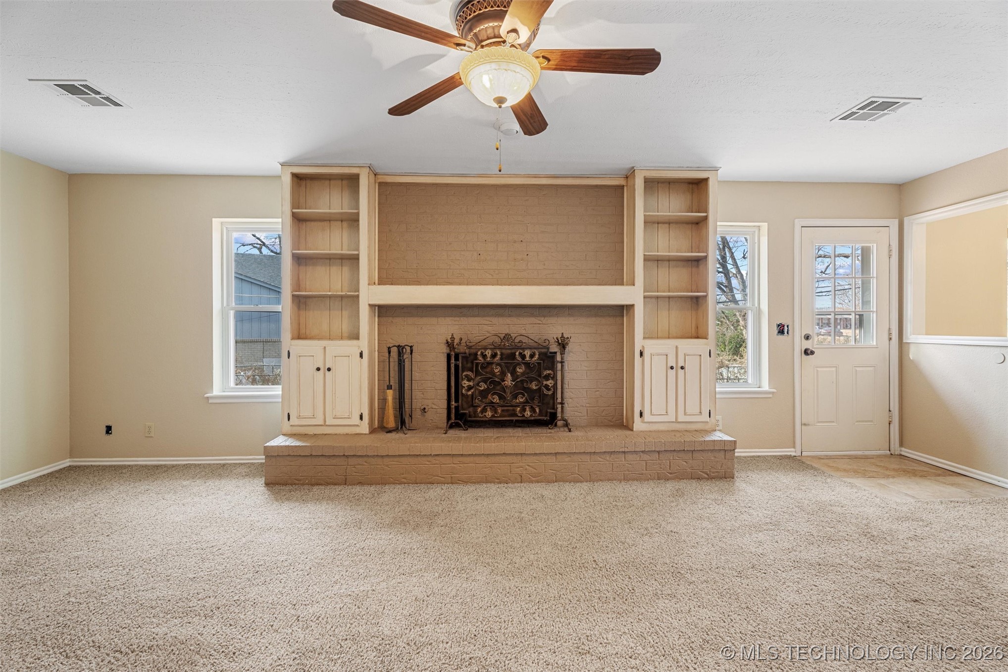 1001 May Lane Property Photo 5