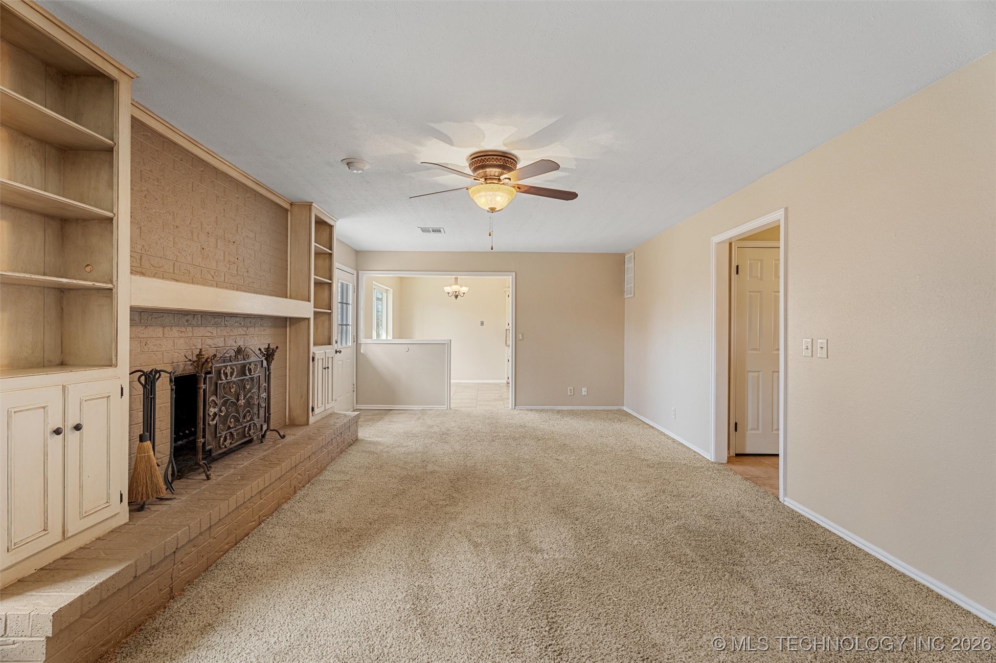 1001 May Lane Property Photo 8