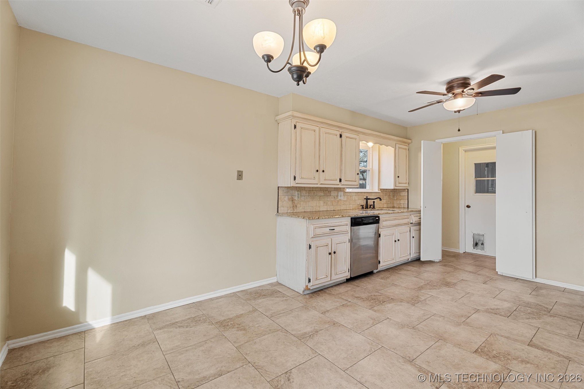 1001 May Lane Property Photo 10