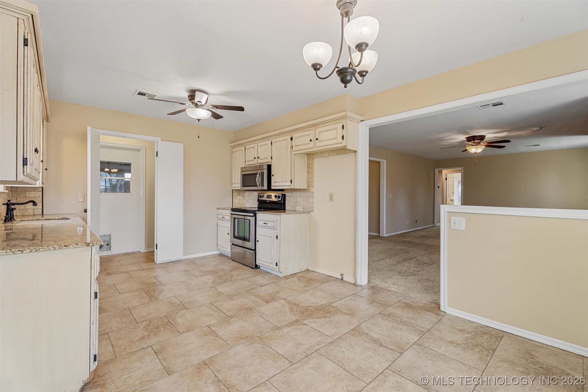 1001 May Lane Property Photo 11