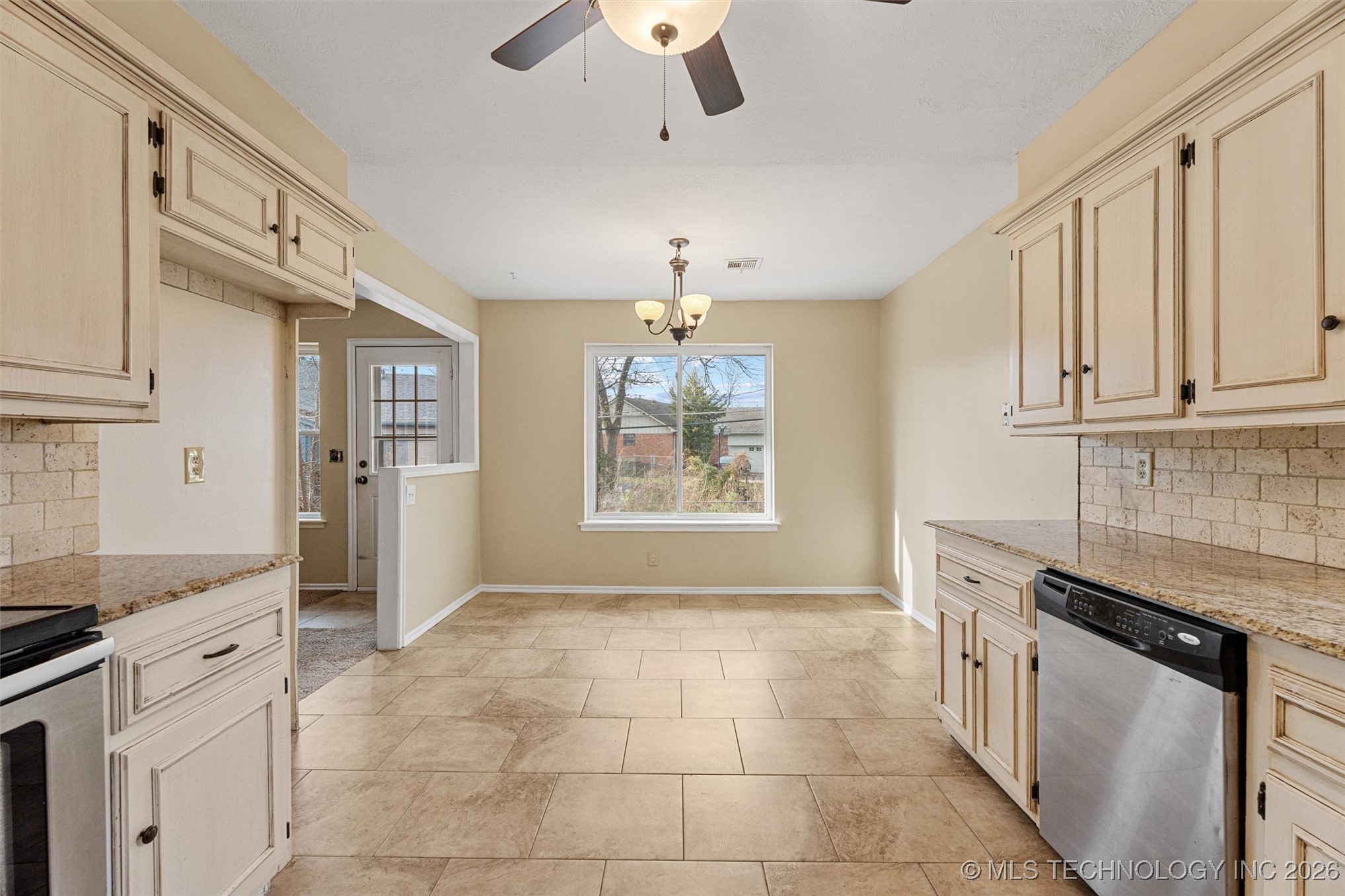 1001 May Lane Property Photo 13