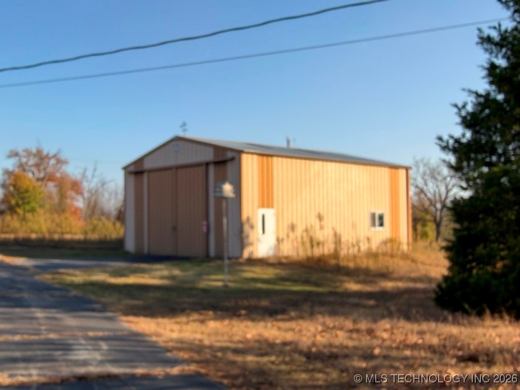 9390 Hedge Road Property Photo 2