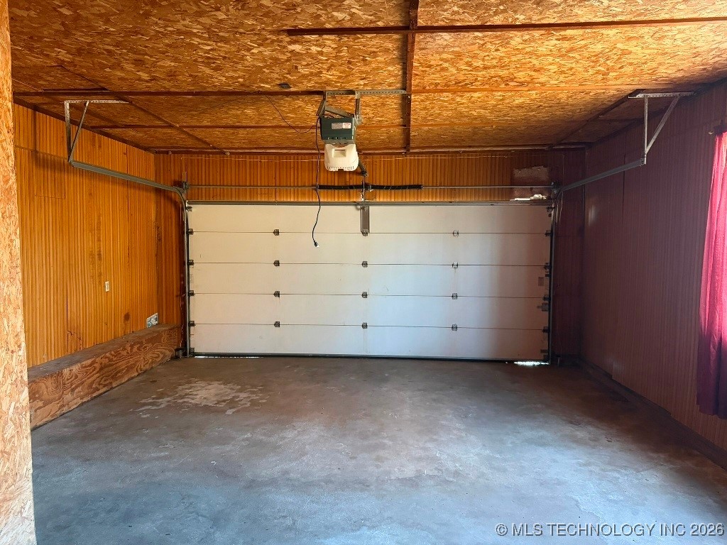 9390 Hedge Road Property Photo 15