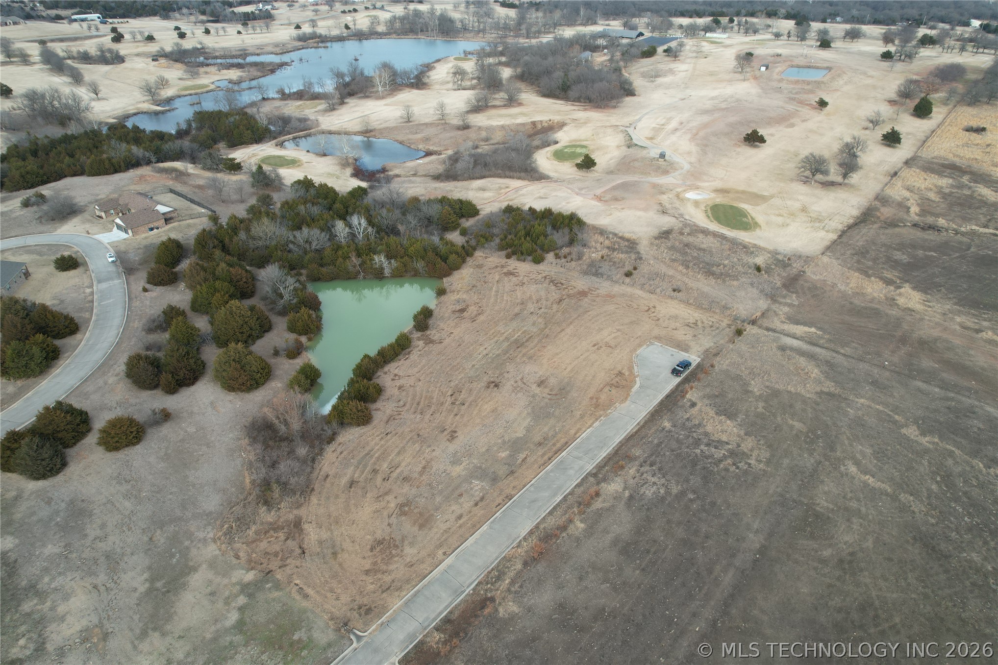 E Country Club Drive Property Photo 9