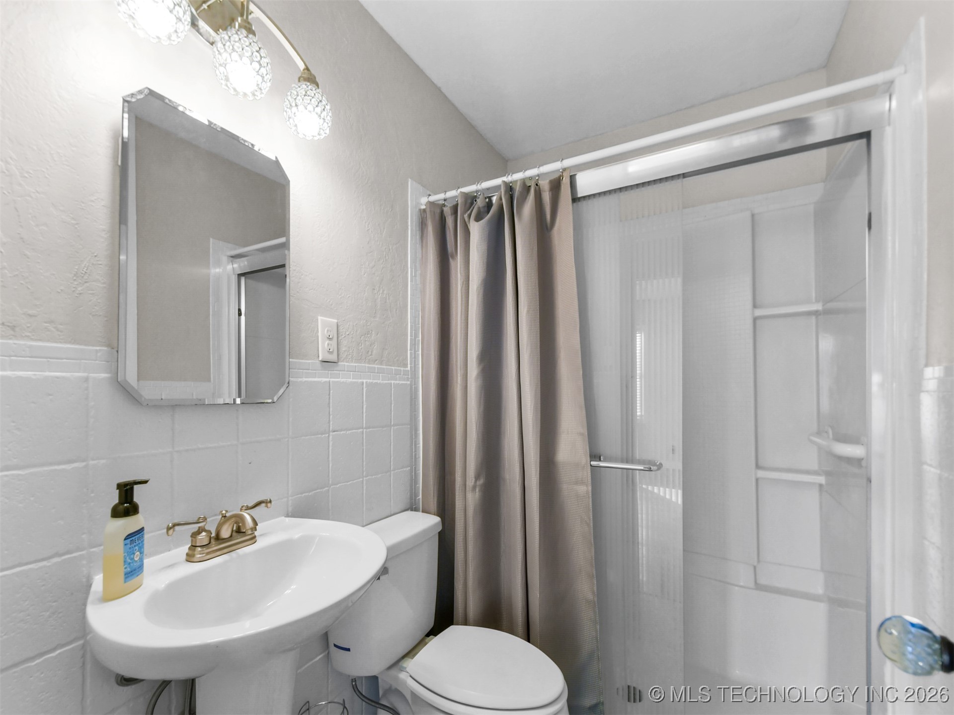 1610 Tower Drive Property Photo 5