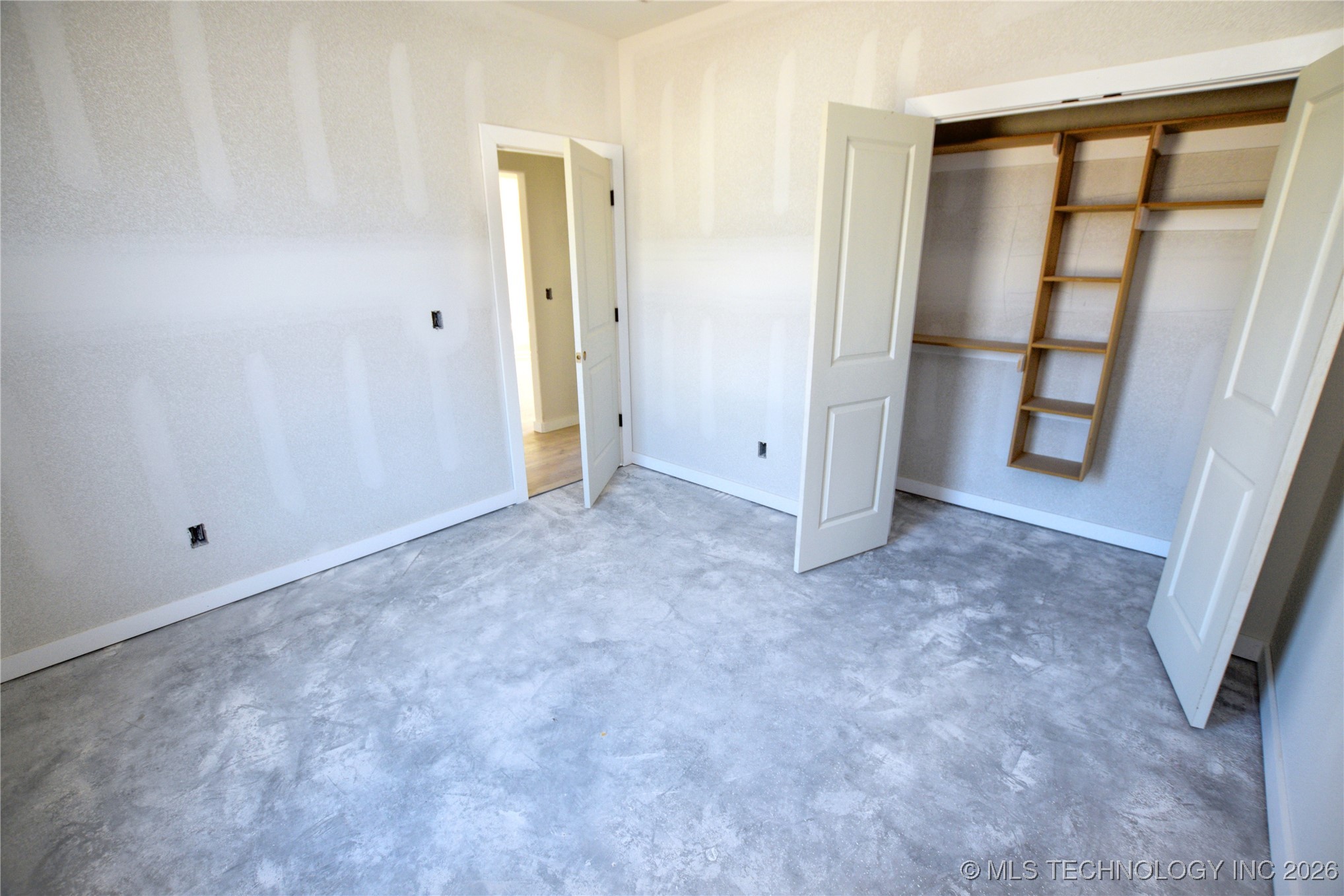 18864 W Hunters Court Property Photo 14