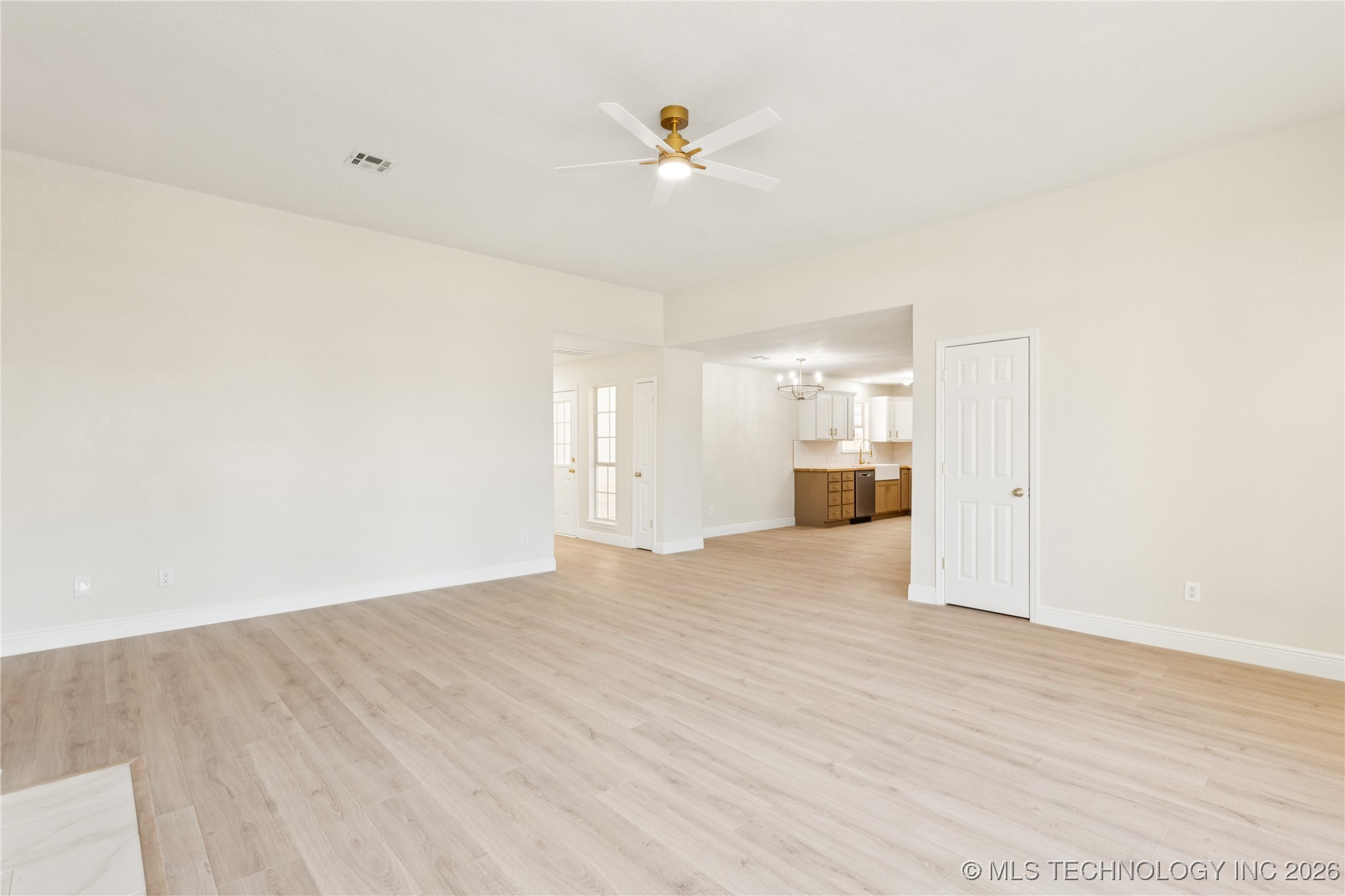 11229 S Nandina Avenue Property Photo 6