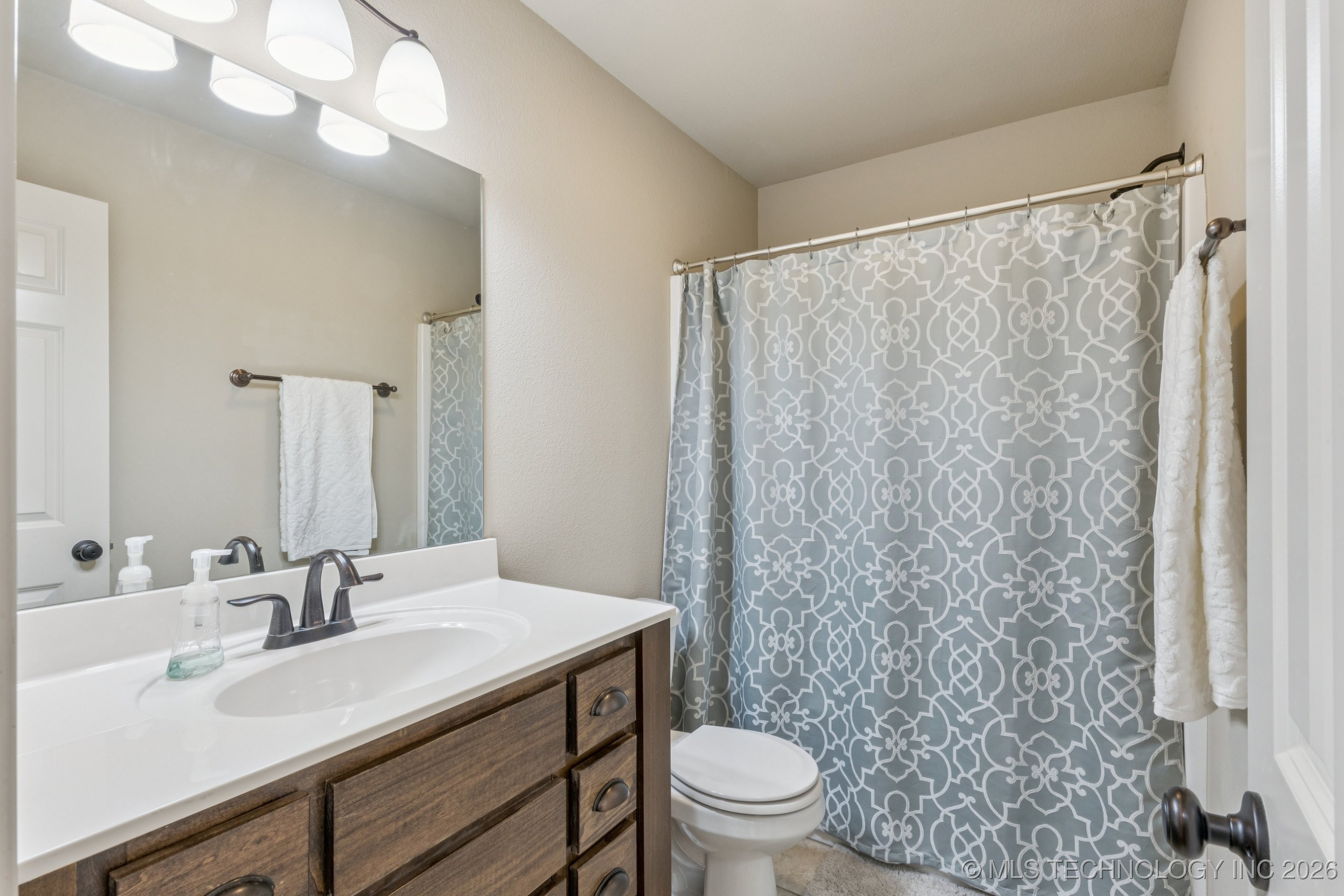 1604 E Quantico Street Property Photo 24