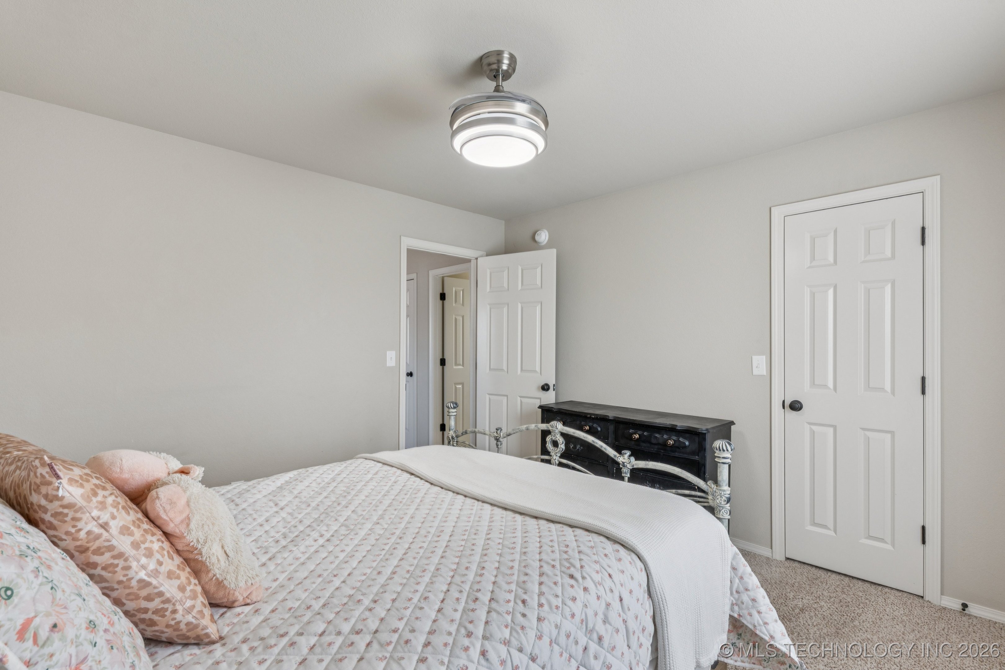 1604 E Quantico Street Property Photo 32