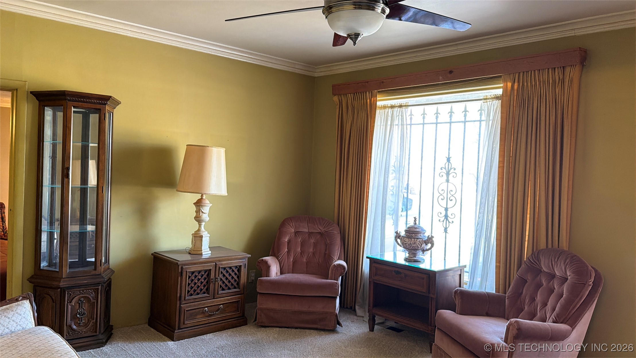 304 E Woodrow Place Property Photo 2