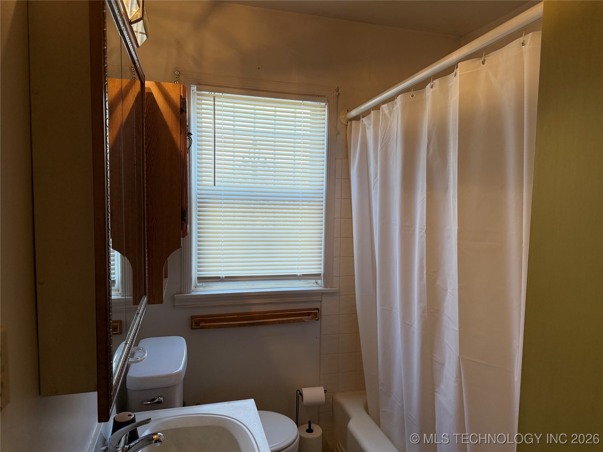 304 E Woodrow Place Property Photo 5