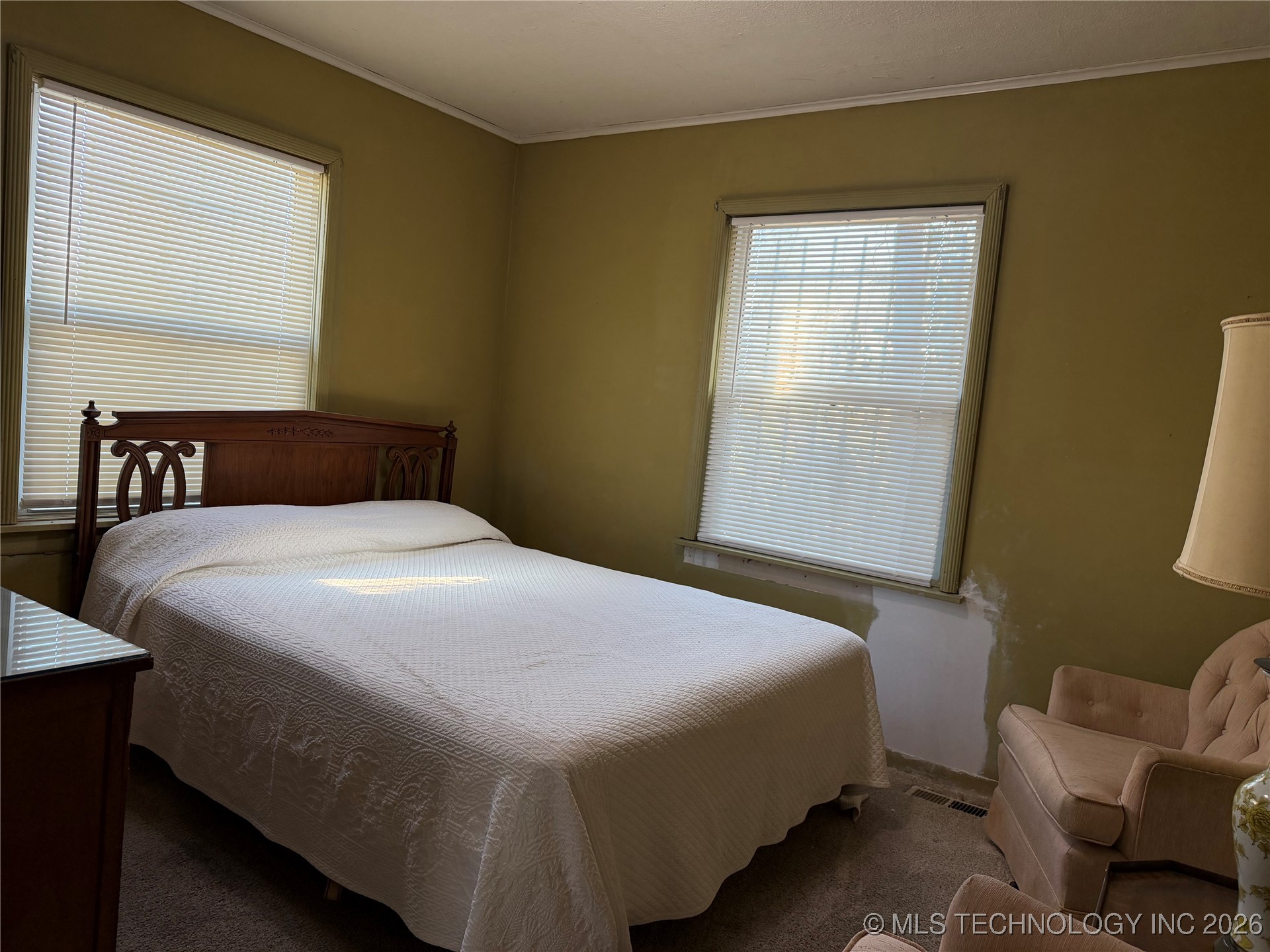 304 E Woodrow Place Property Photo 6