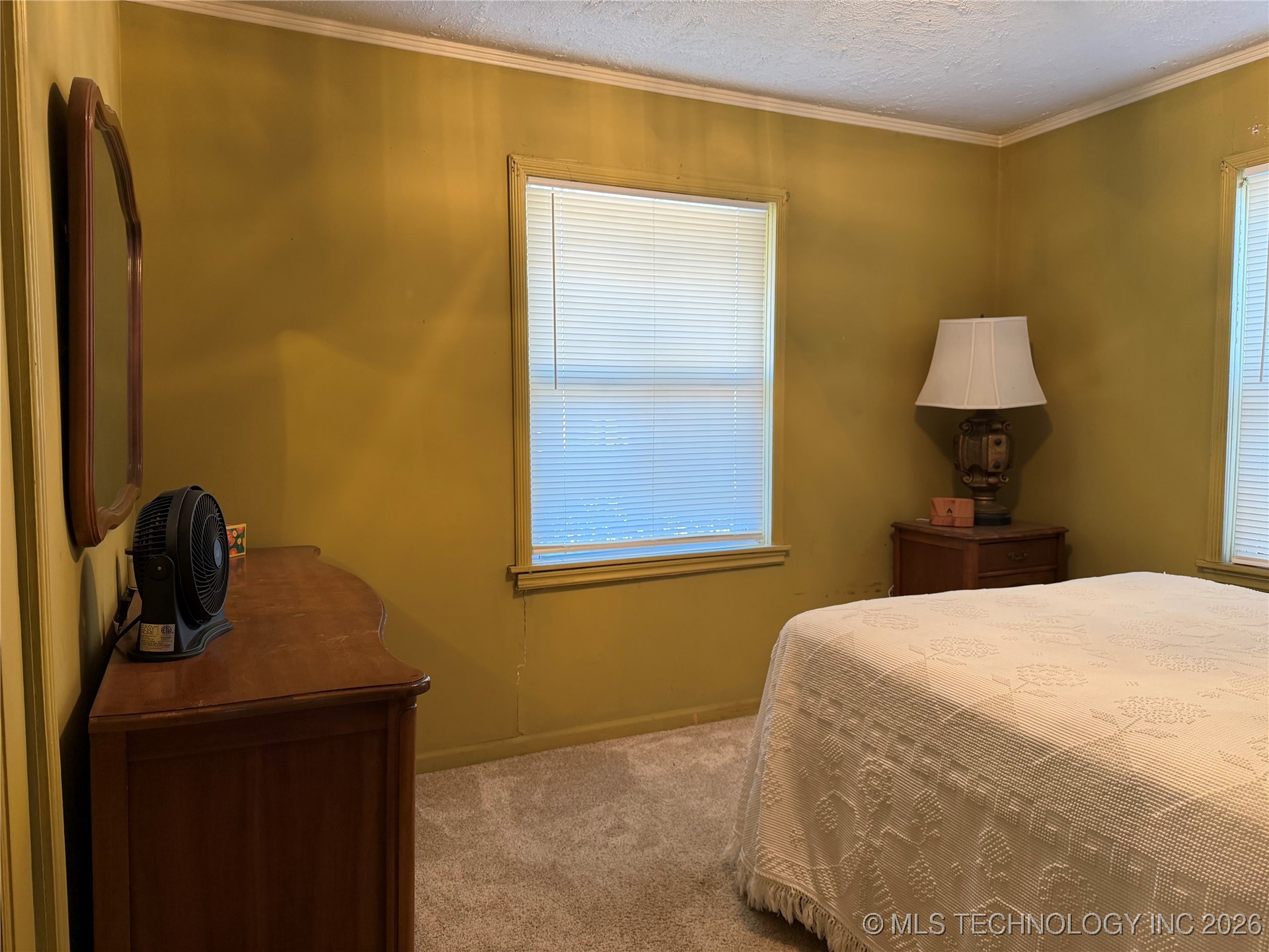 304 E Woodrow Place Property Photo 7