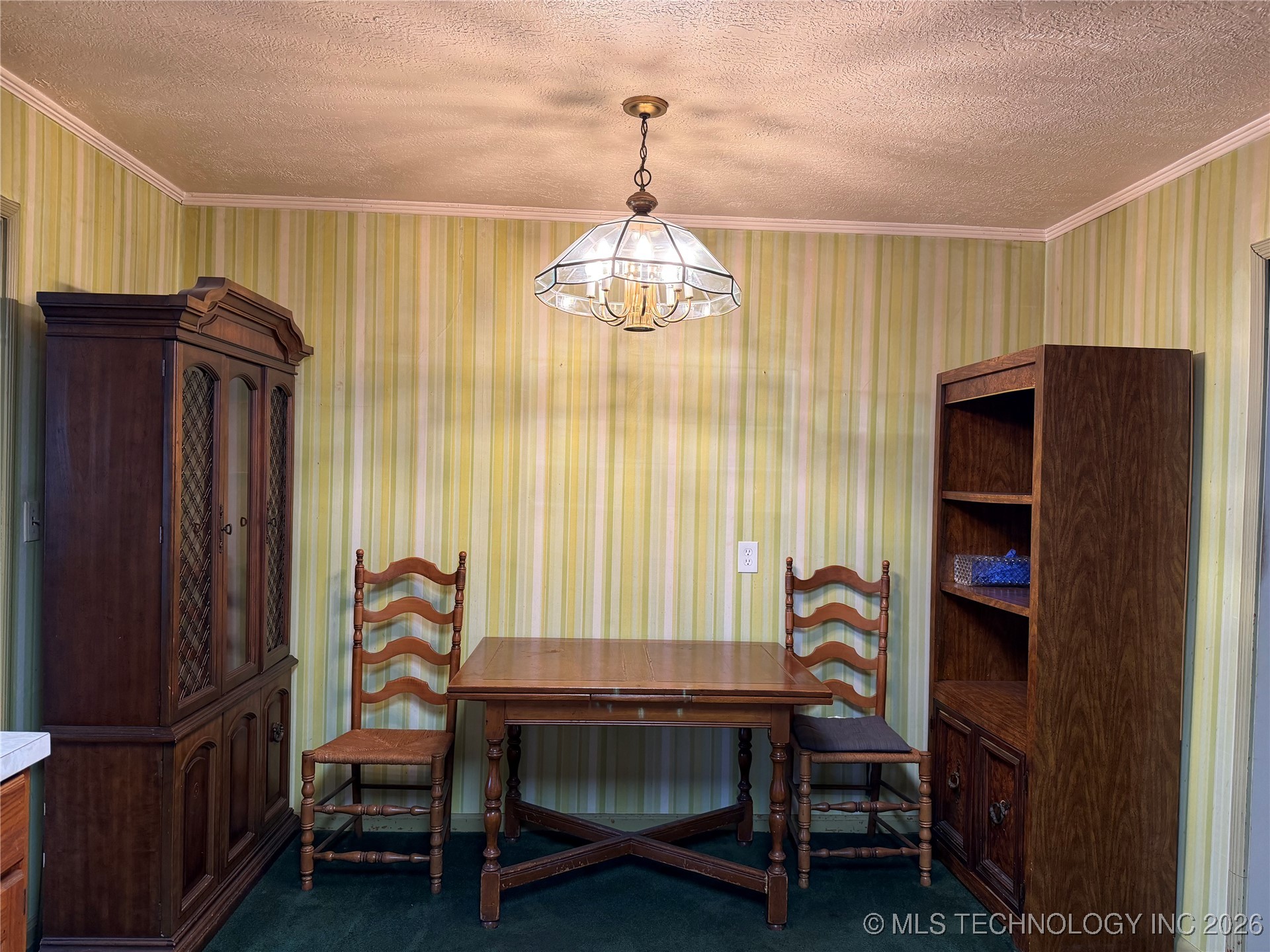 304 E Woodrow Place Property Photo 8