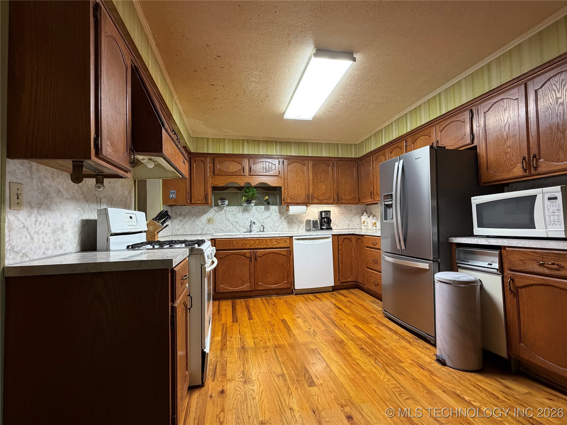 304 E Woodrow Place Property Photo 9