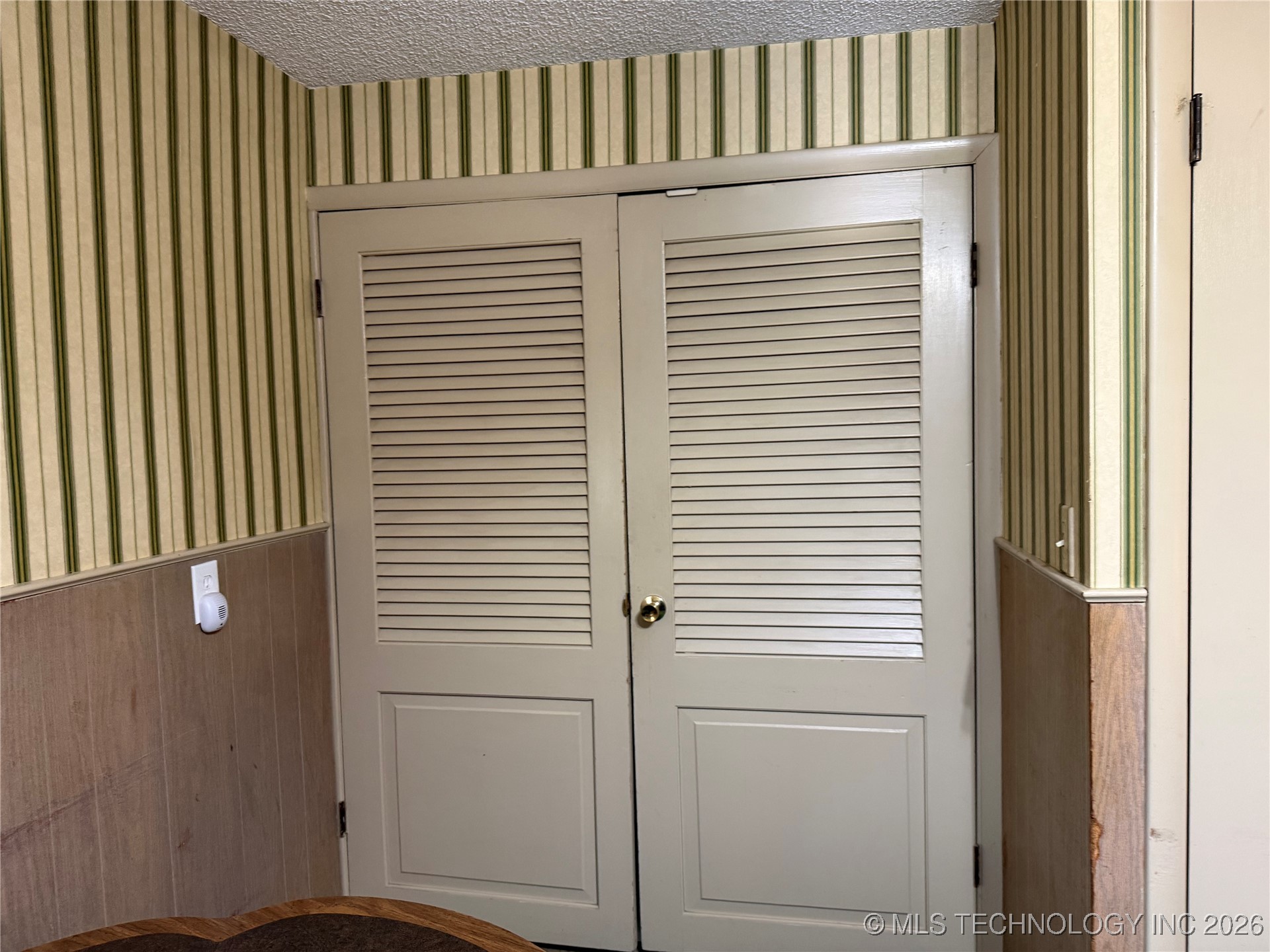 304 E Woodrow Place Property Photo 11