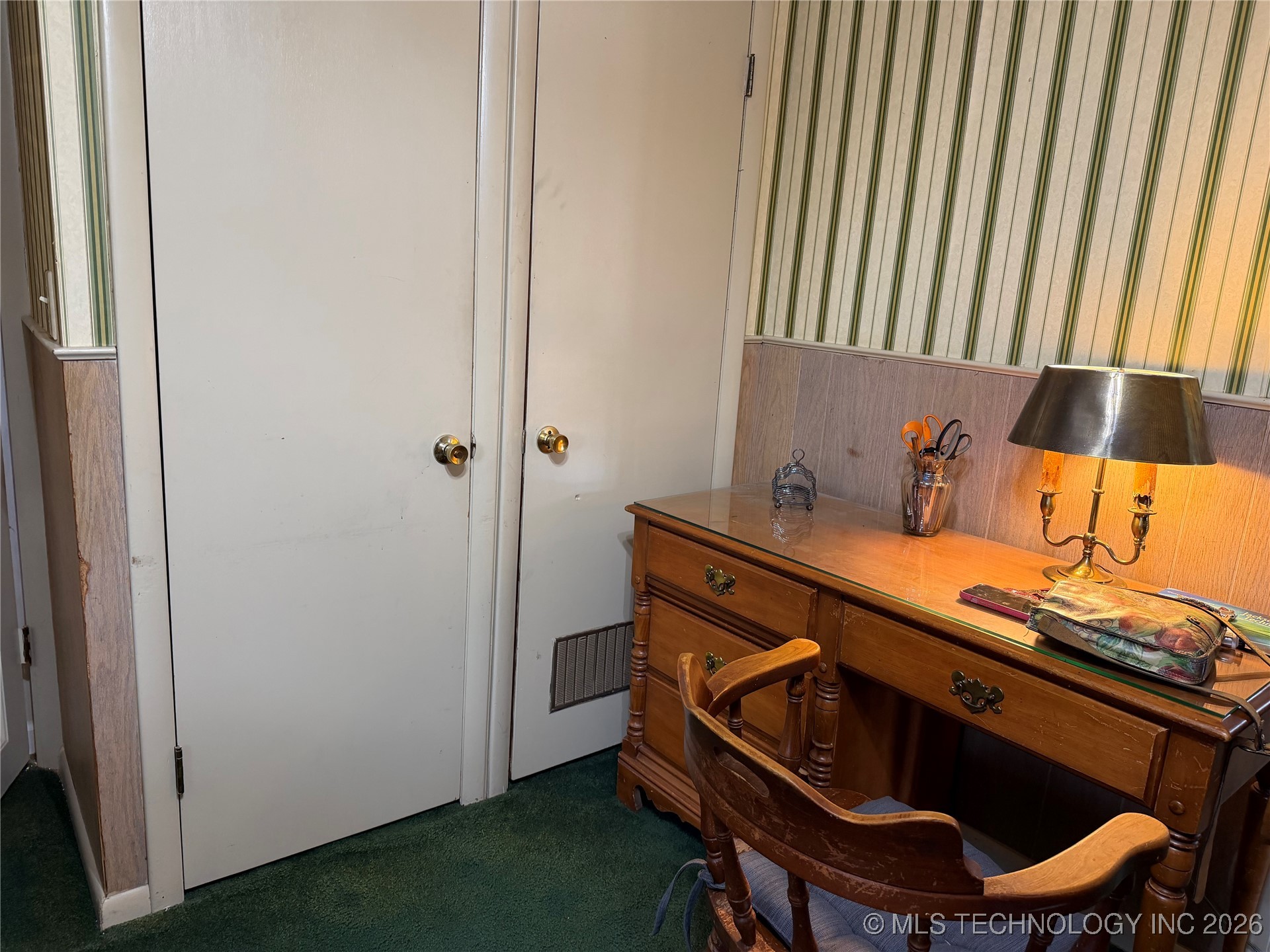 304 E Woodrow Place Property Photo 13