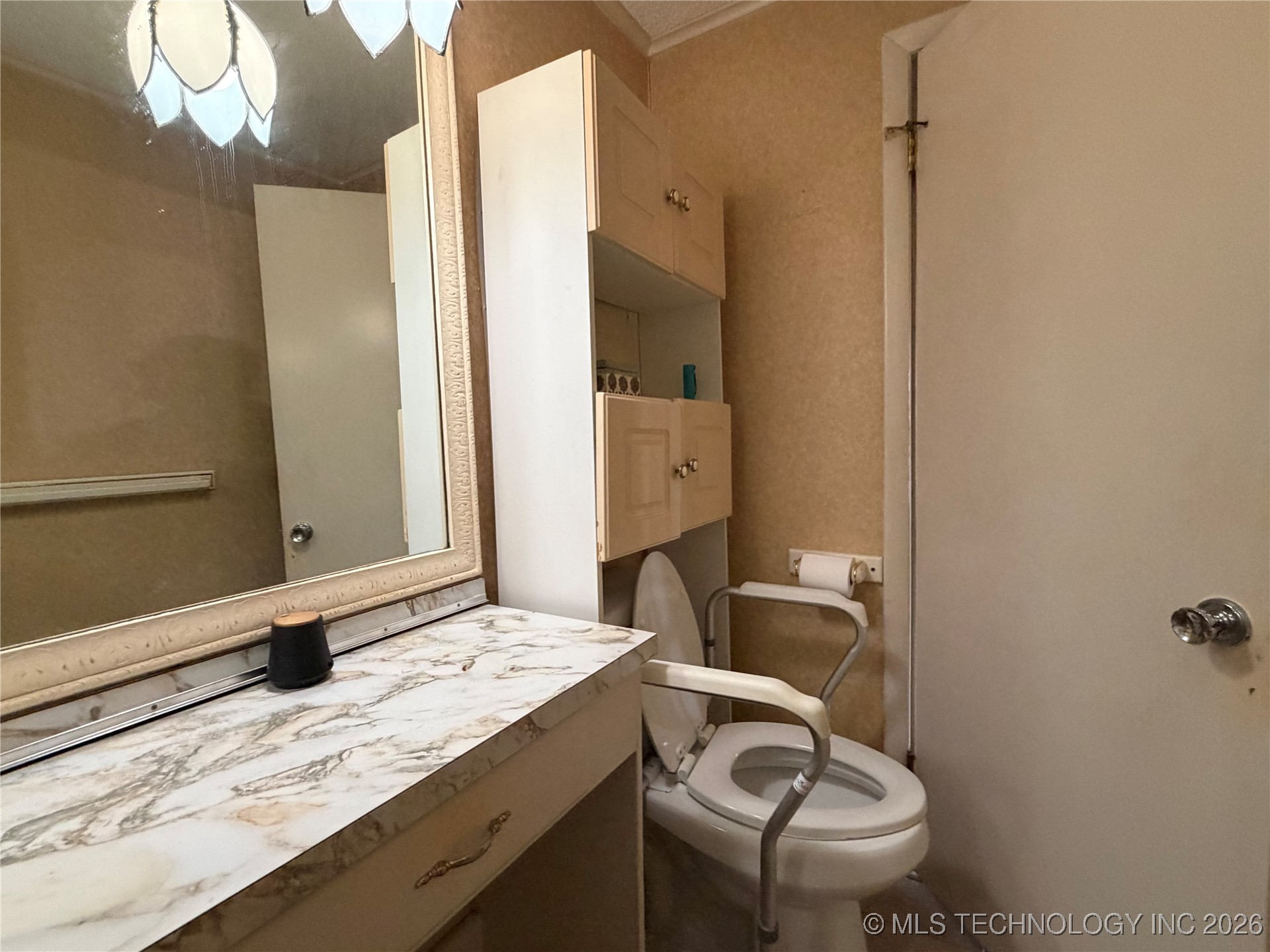 304 E Woodrow Place Property Photo 15