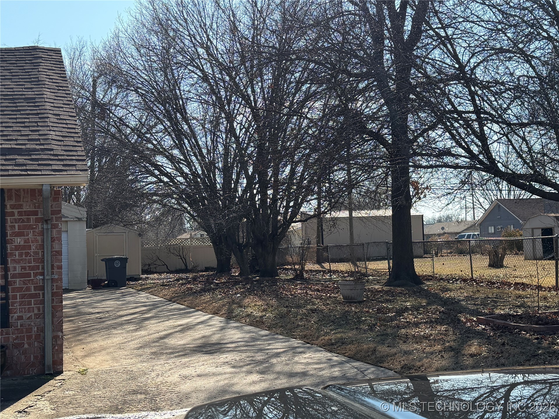 304 E Woodrow Place Property Photo 18