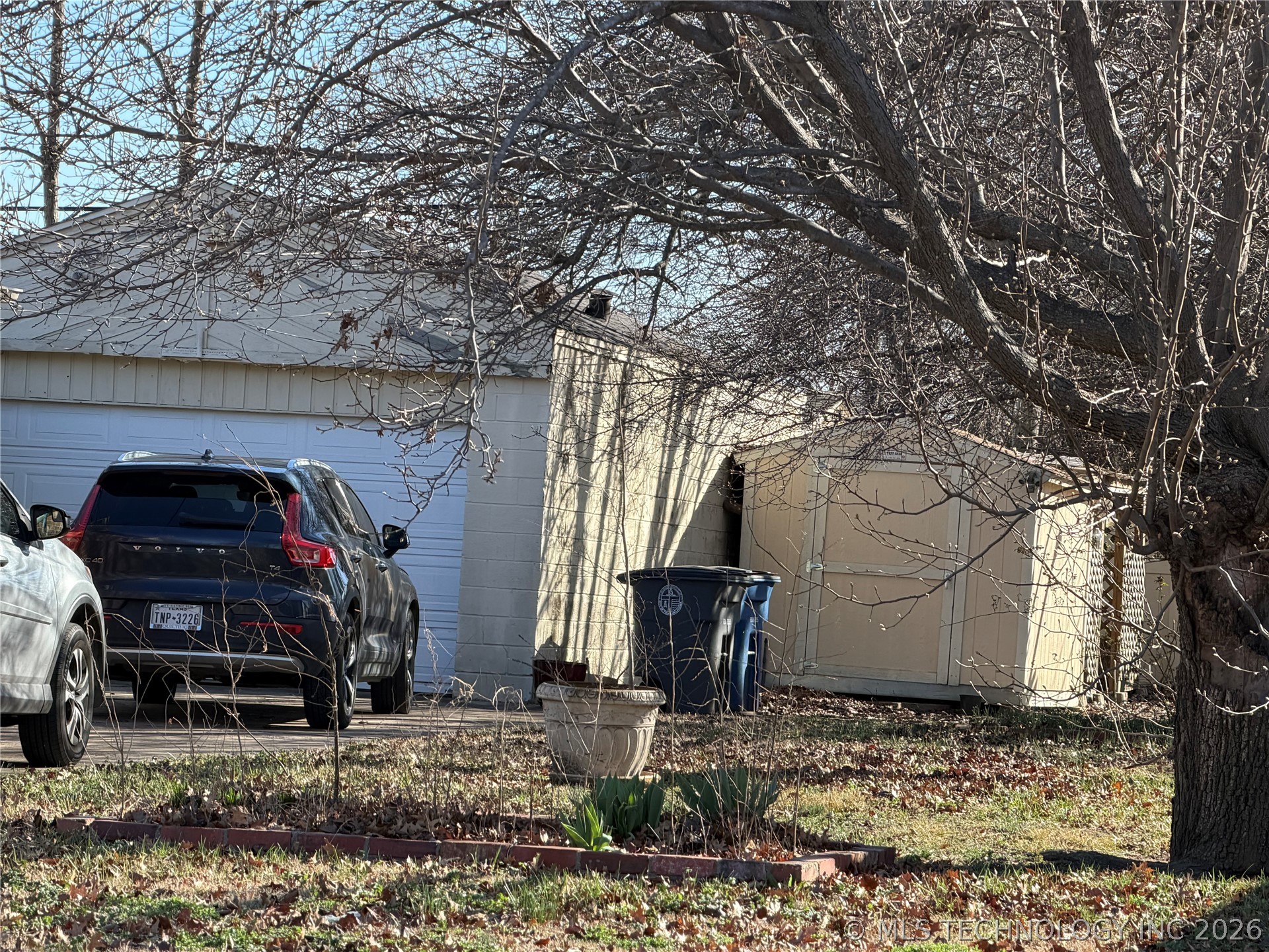 304 E Woodrow Place Property Photo 19