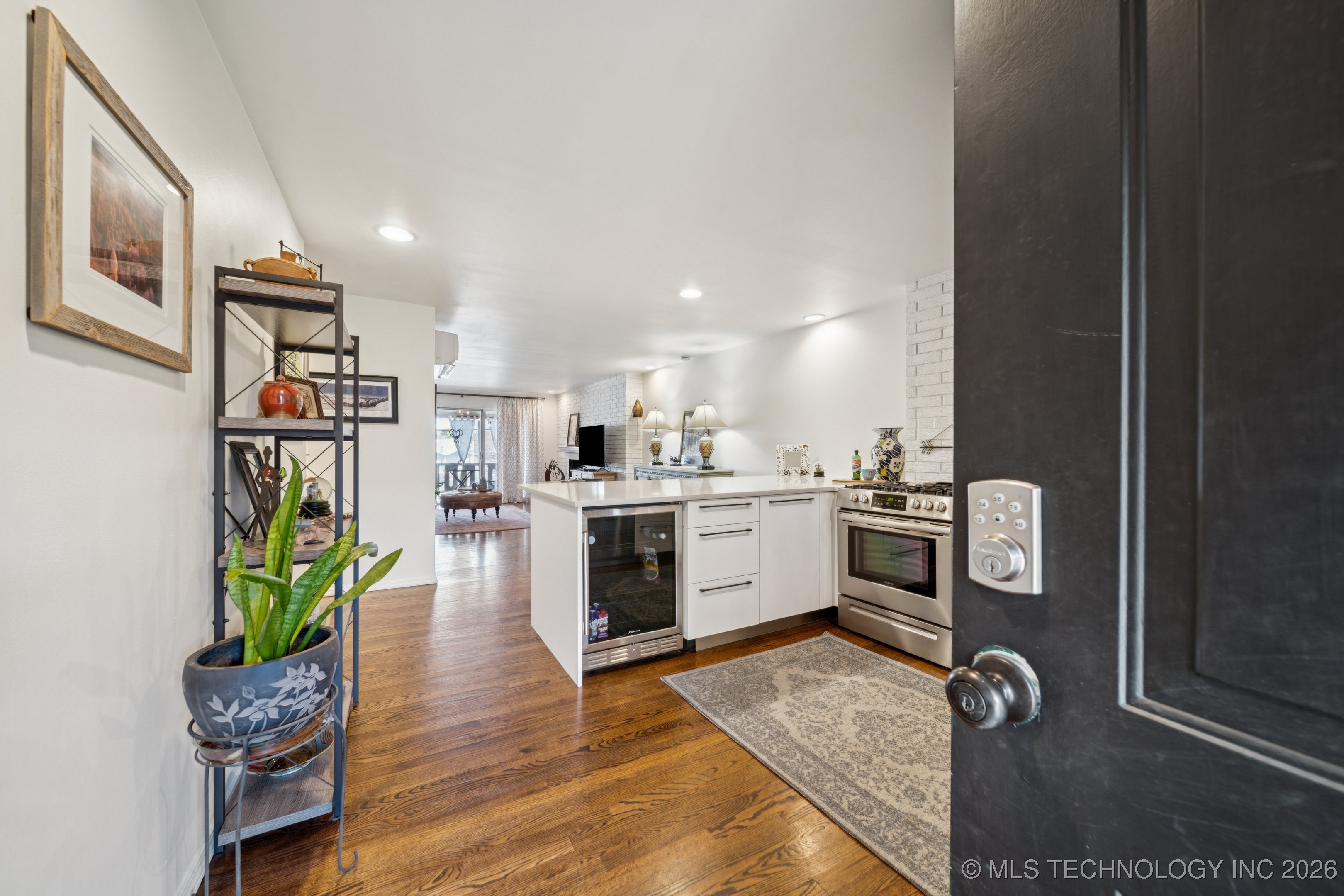 1107 E 45th Place 15 Property Photo 2