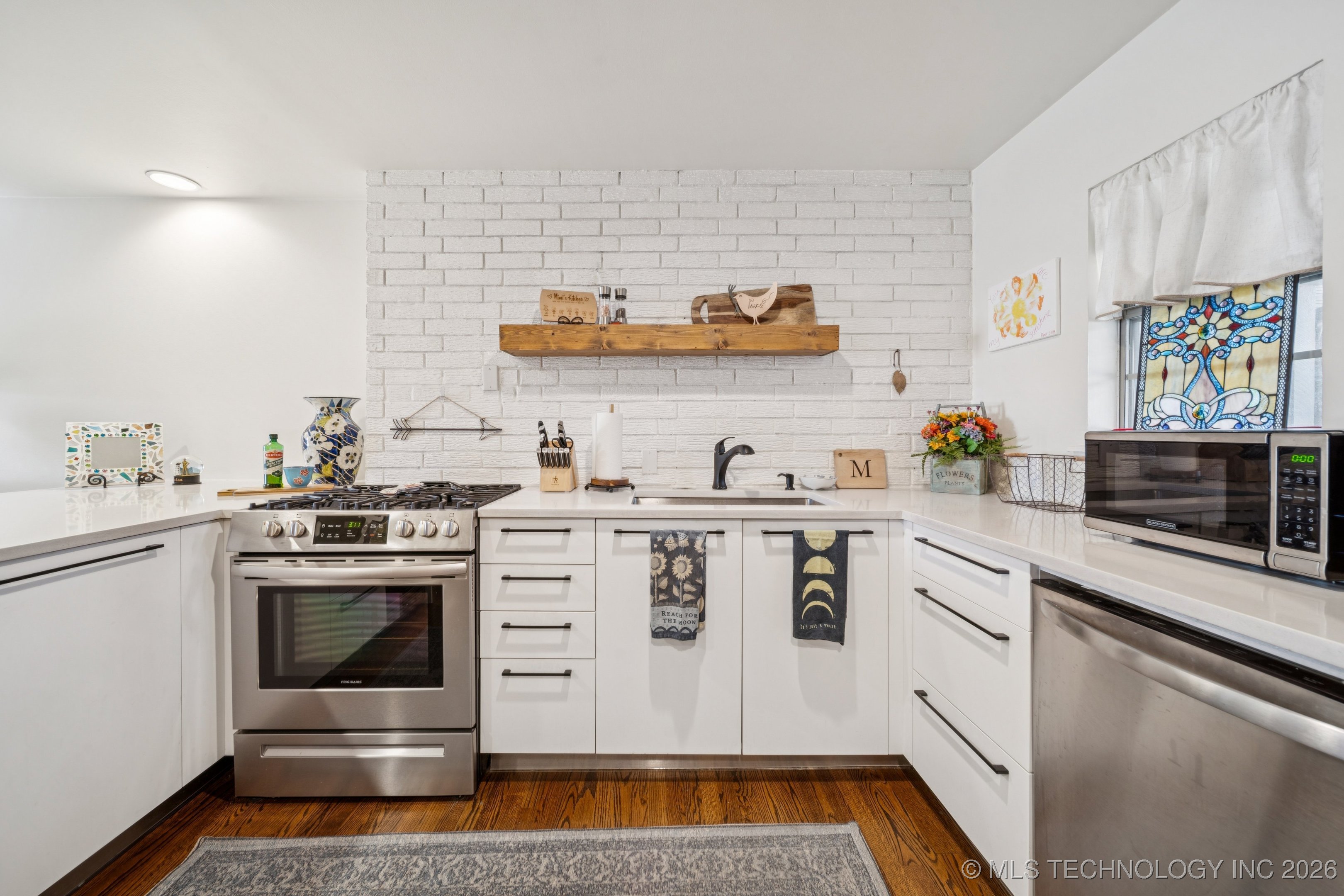 1107 E 45th Place 15 Property Photo 3