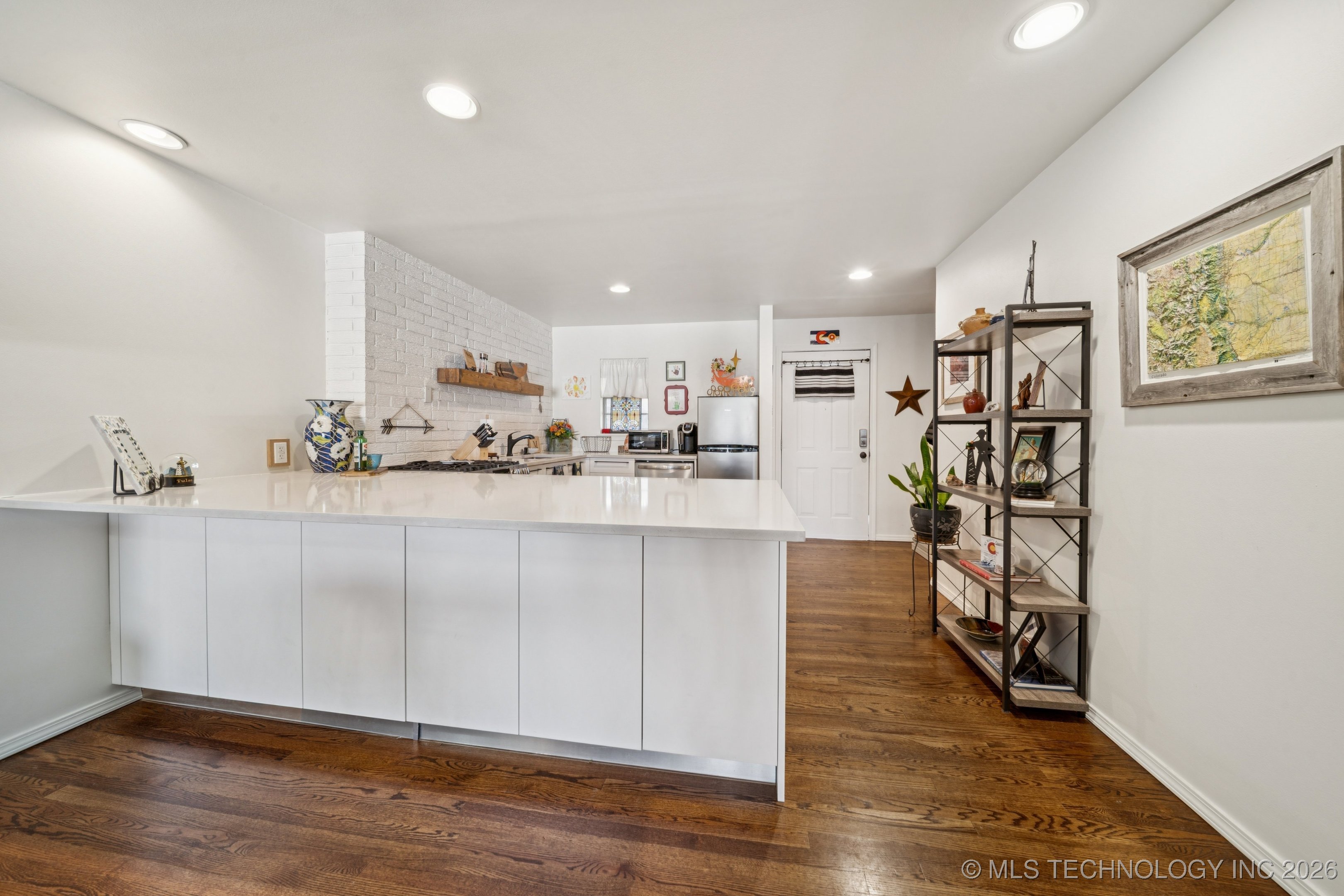 1107 E 45th Place 15 Property Photo 6