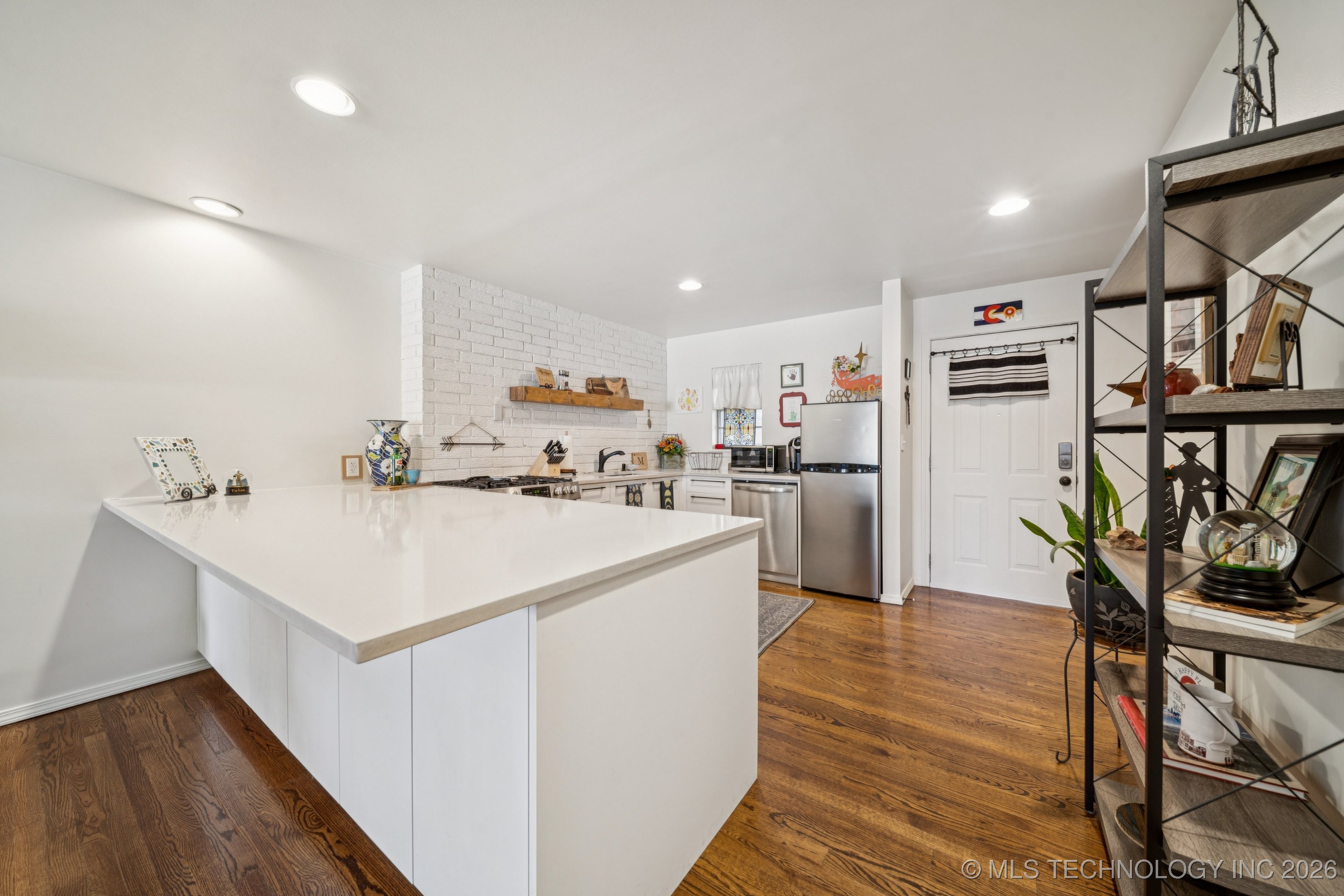 1107 E 45th Place 15 Property Photo 7