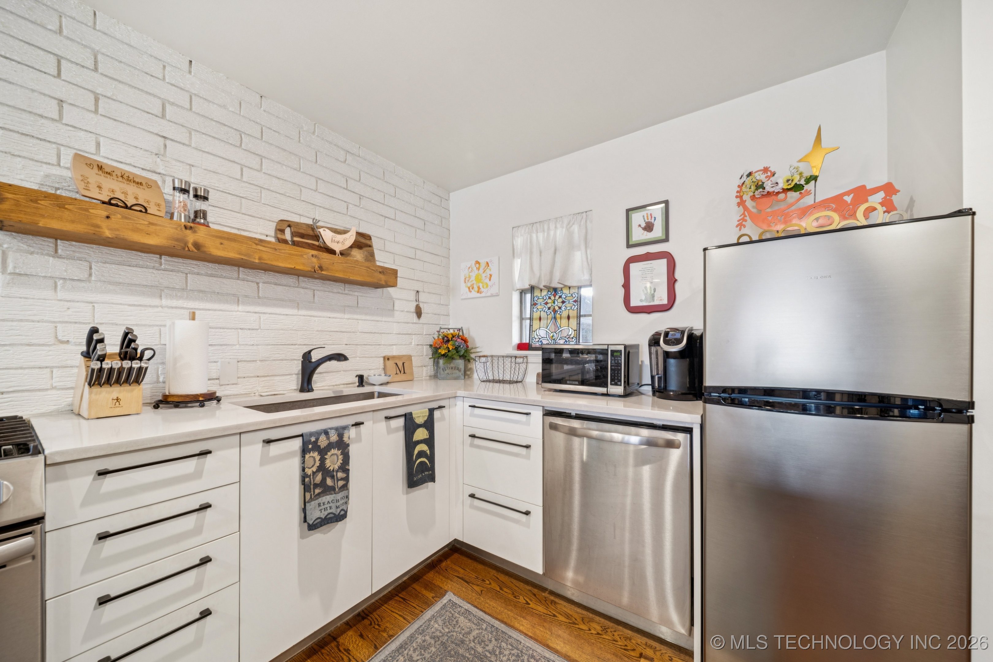 1107 E 45th Place 15 Property Photo 8