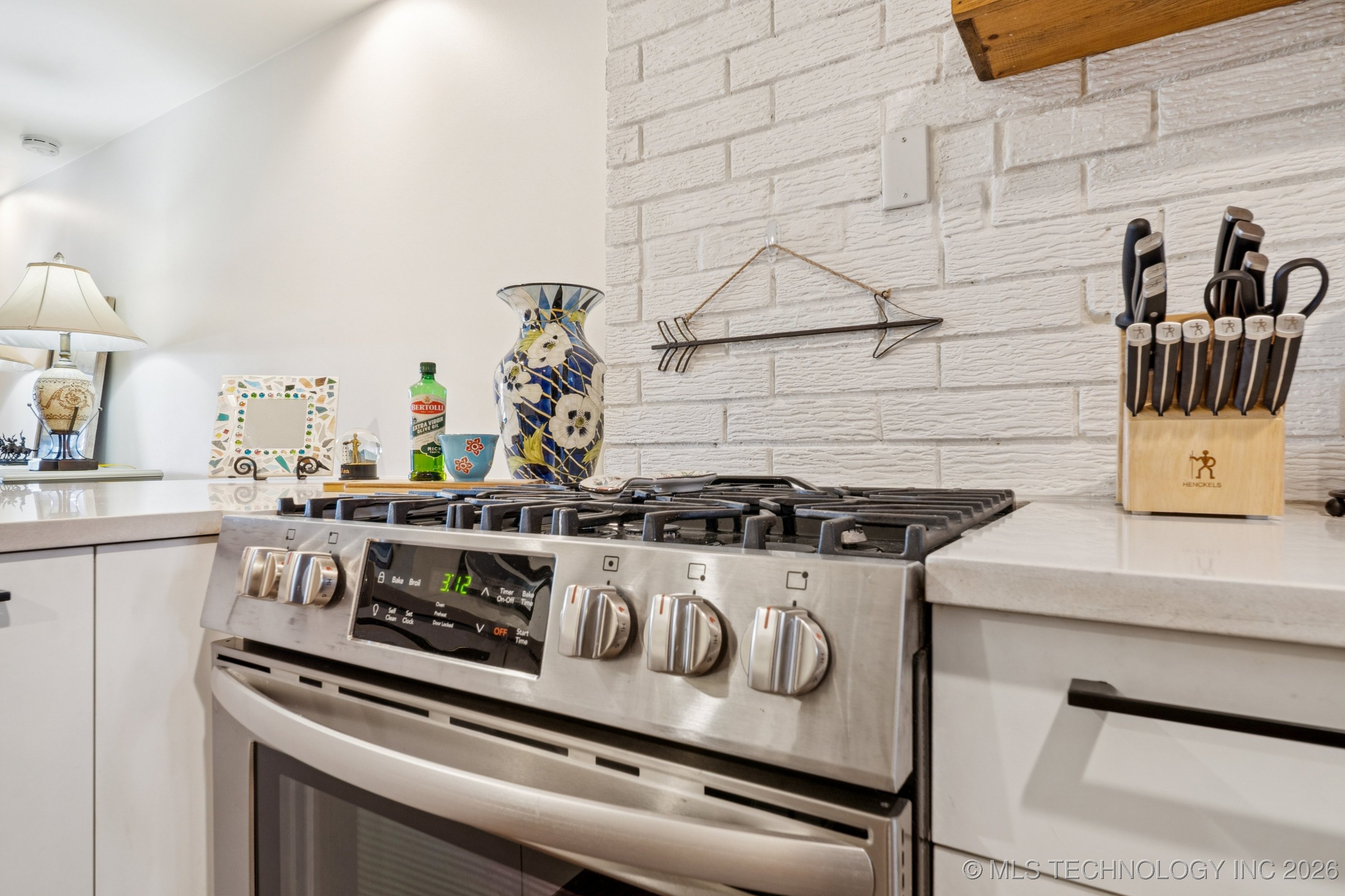 1107 E 45th Place 15 Property Photo 9