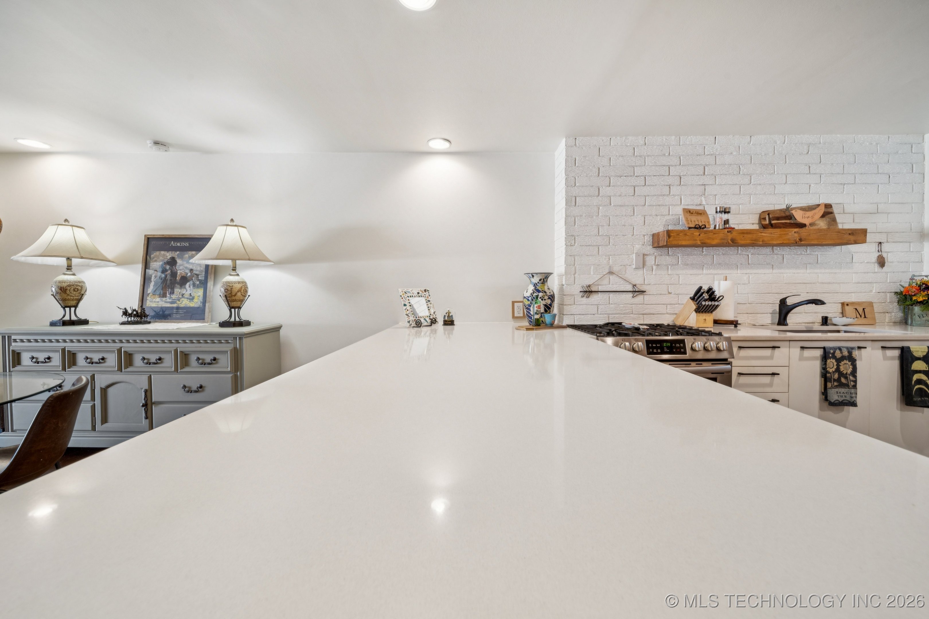 1107 E 45th Place 15 Property Photo 12