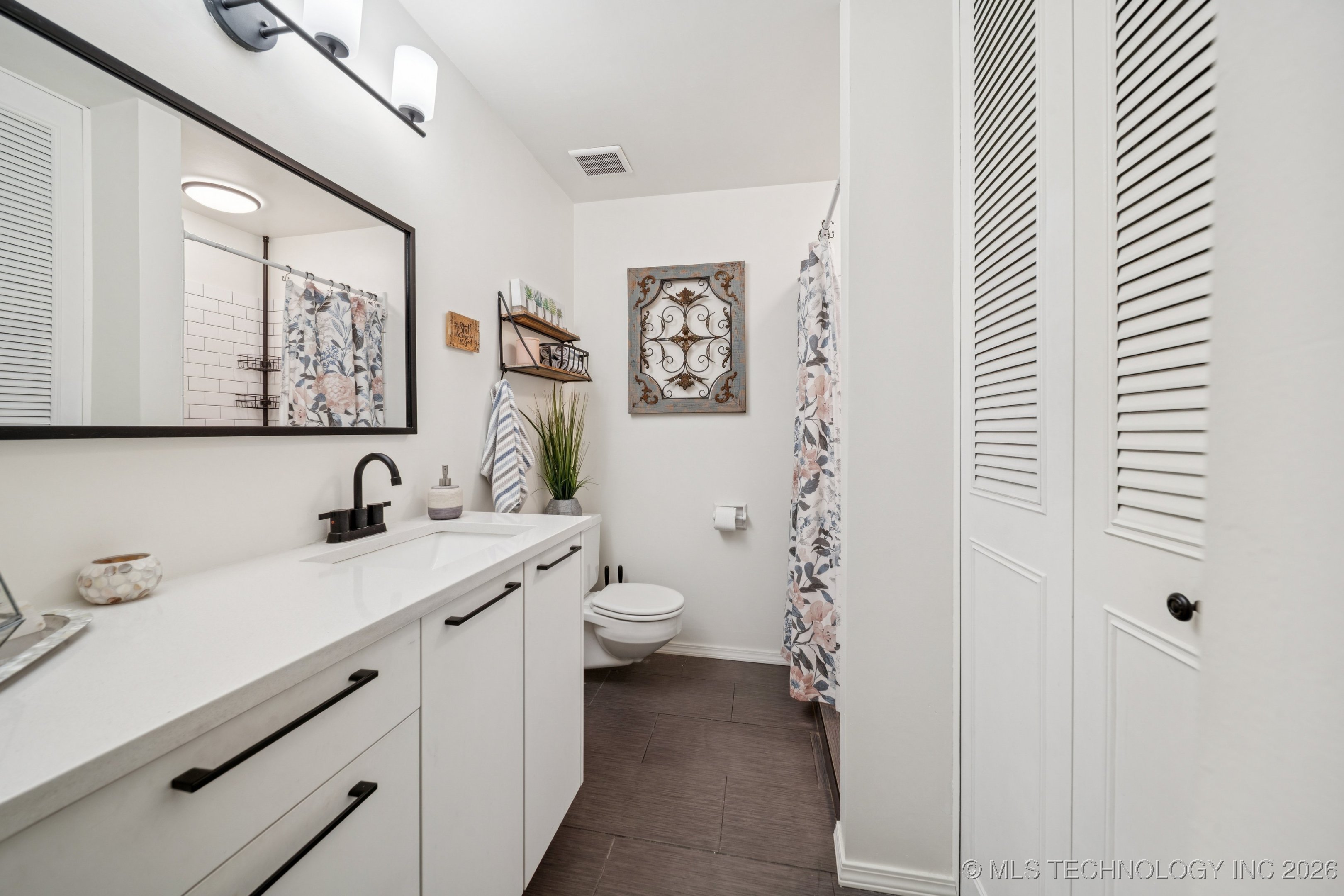 1107 E 45th Place 15 Property Photo 23