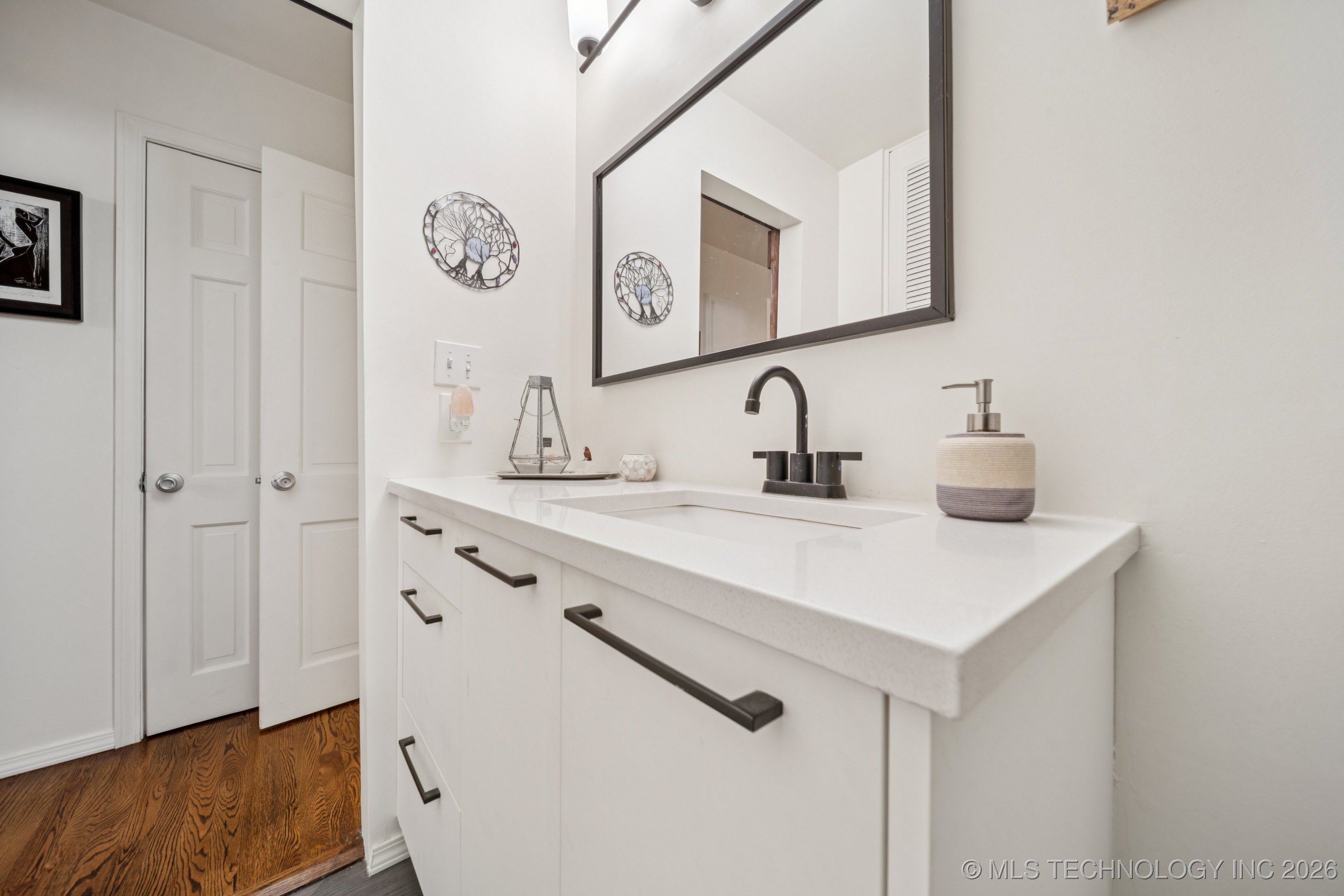 1107 E 45th Place 15 Property Photo 24