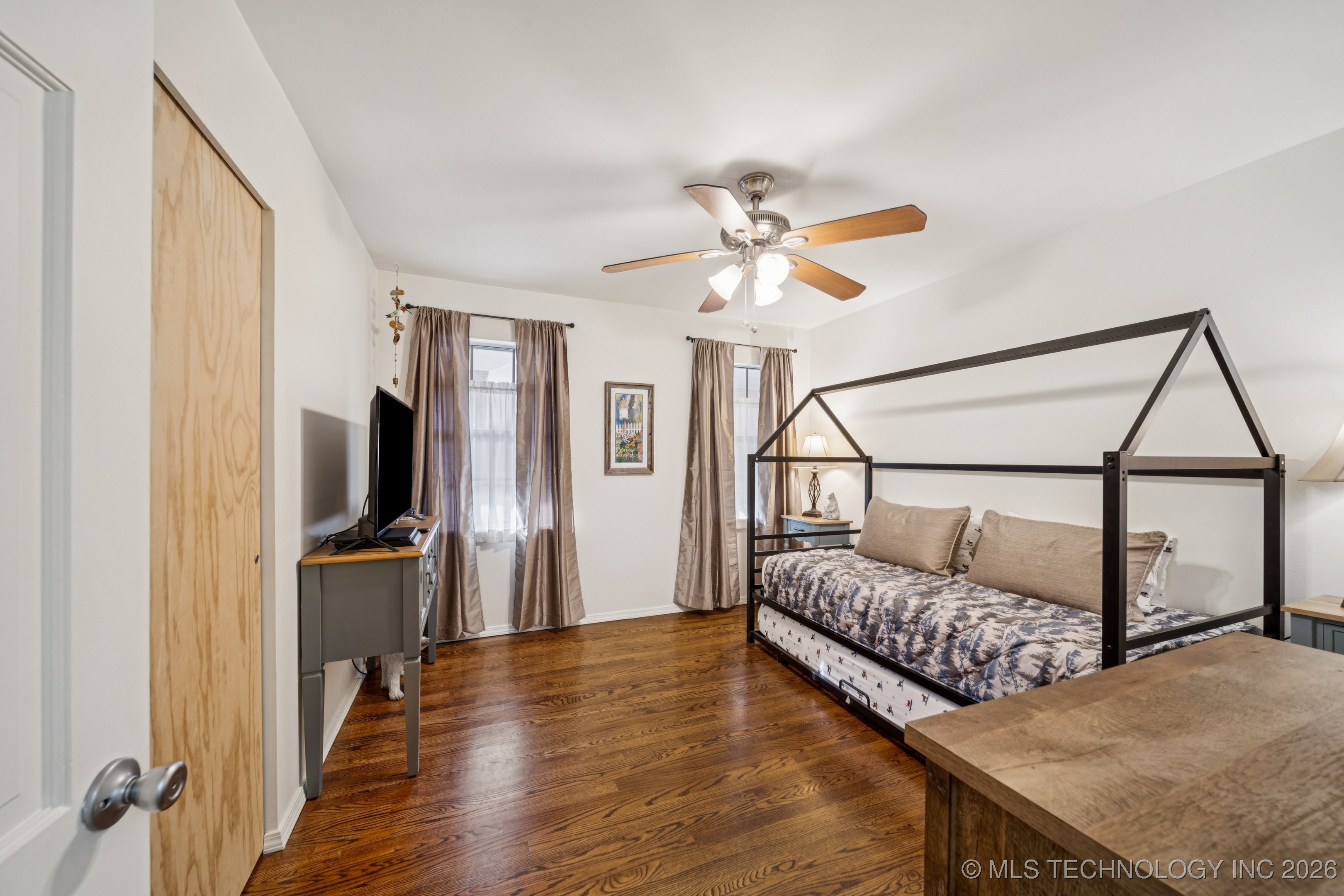 1107 E 45th Place 15 Property Photo 26