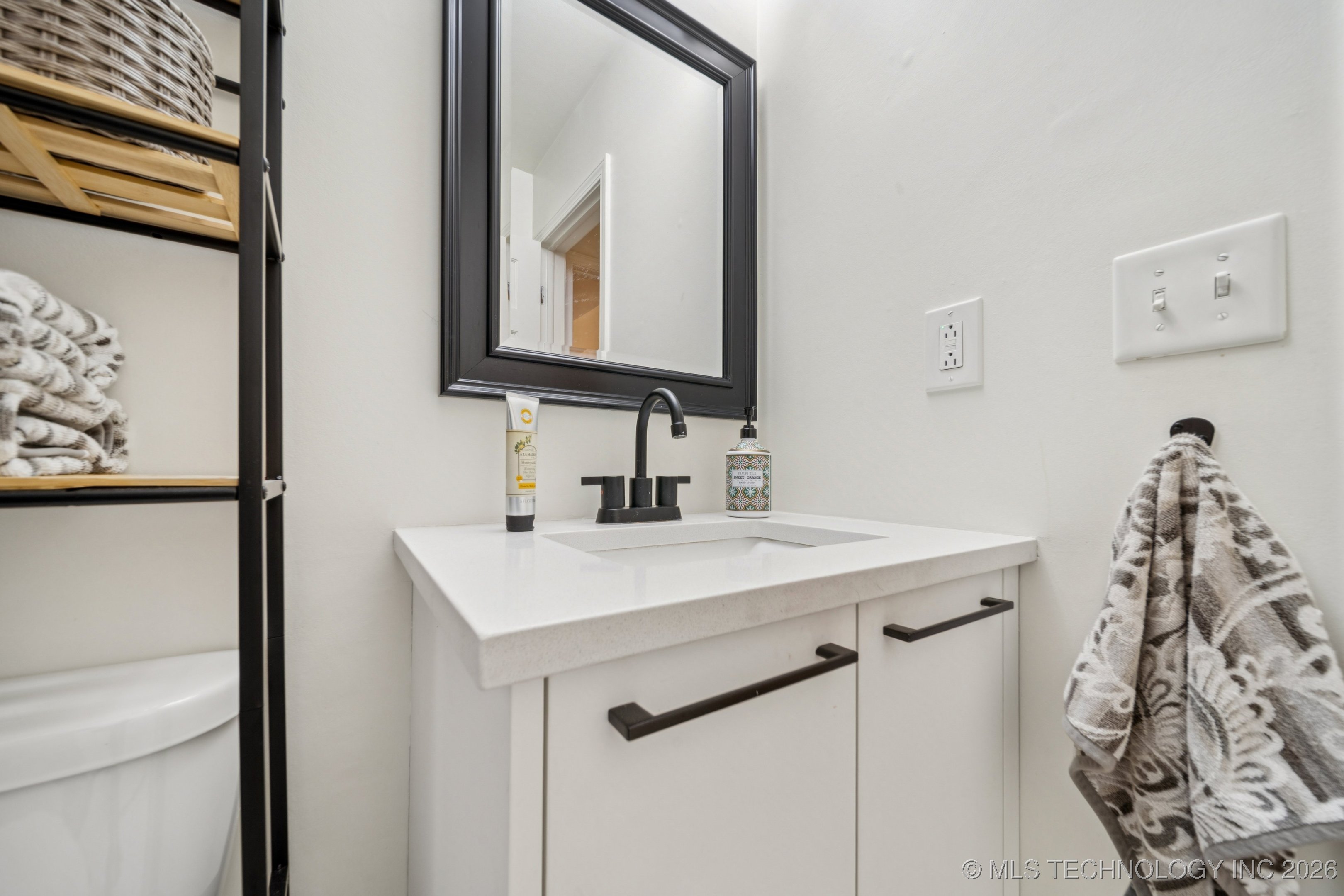 1107 E 45th Place 15 Property Photo 29