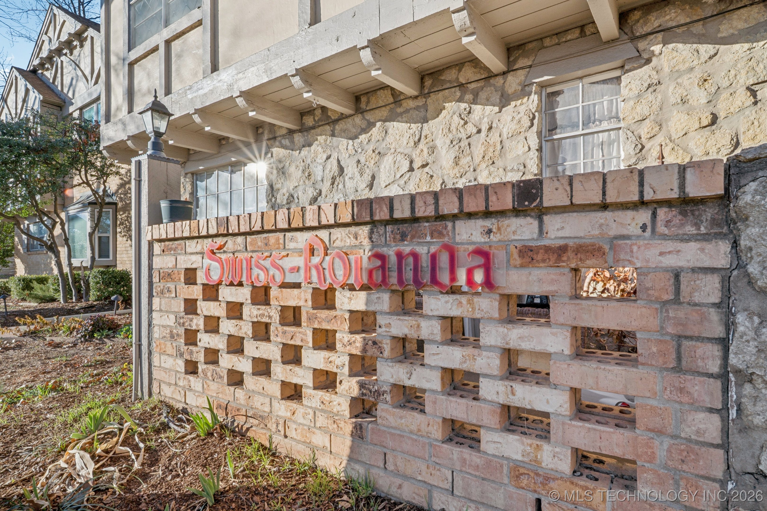 1107 E 45th Place 15 Property Photo 30