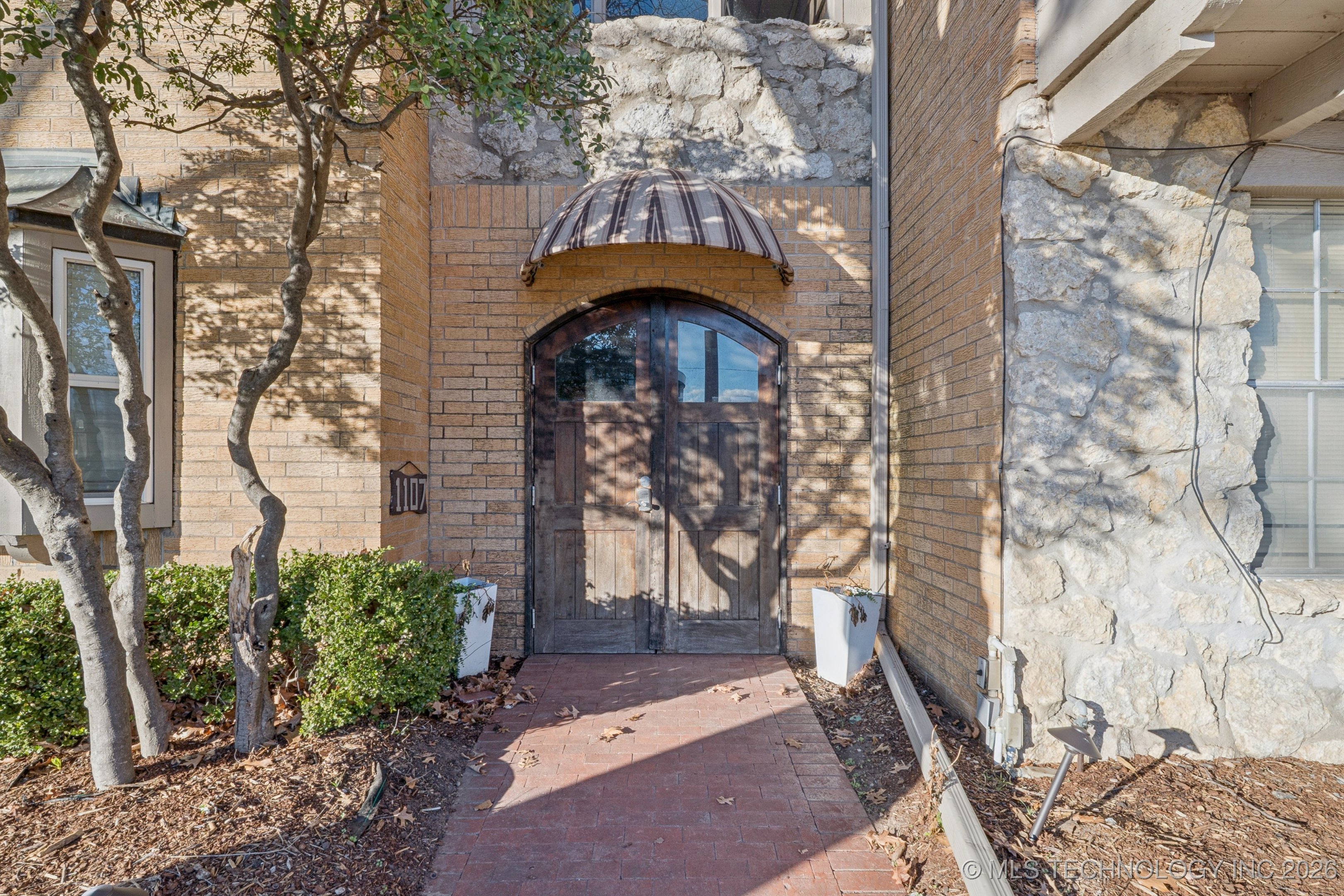 1107 E 45th Place 15 Property Photo 31