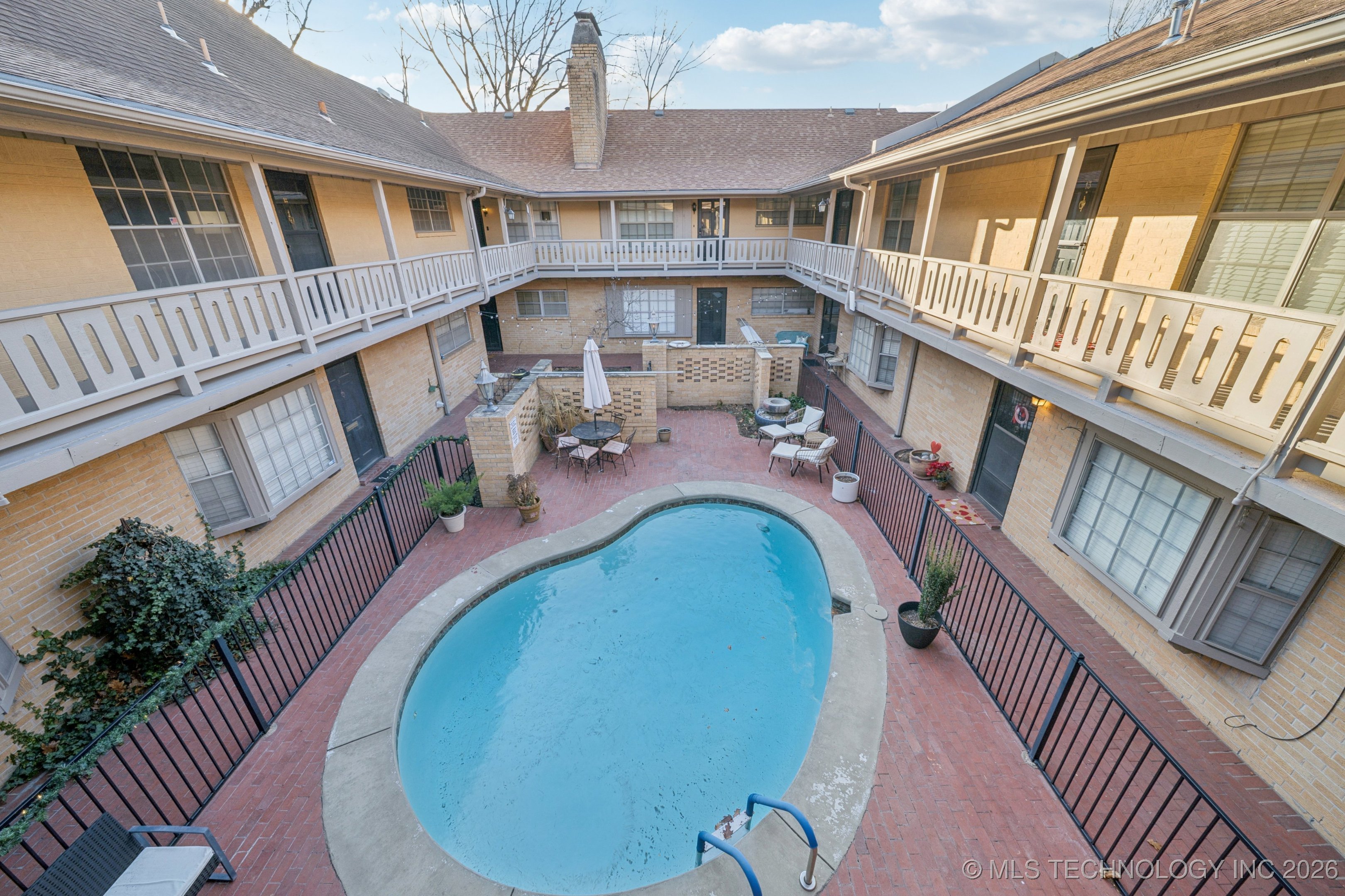 1107 E 45th Place 15 Property Photo 36