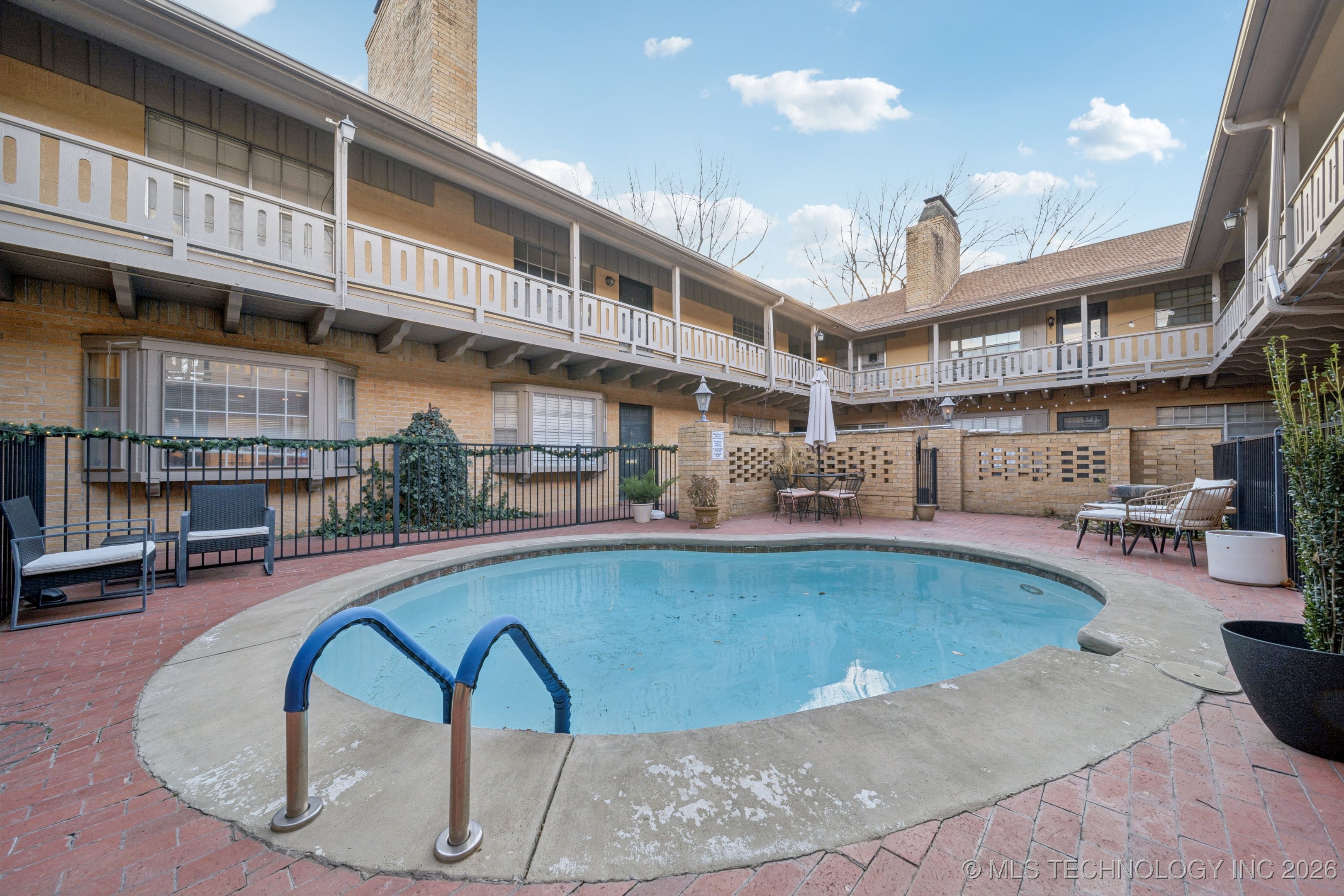 1107 E 45th Place 15 Property Photo 39