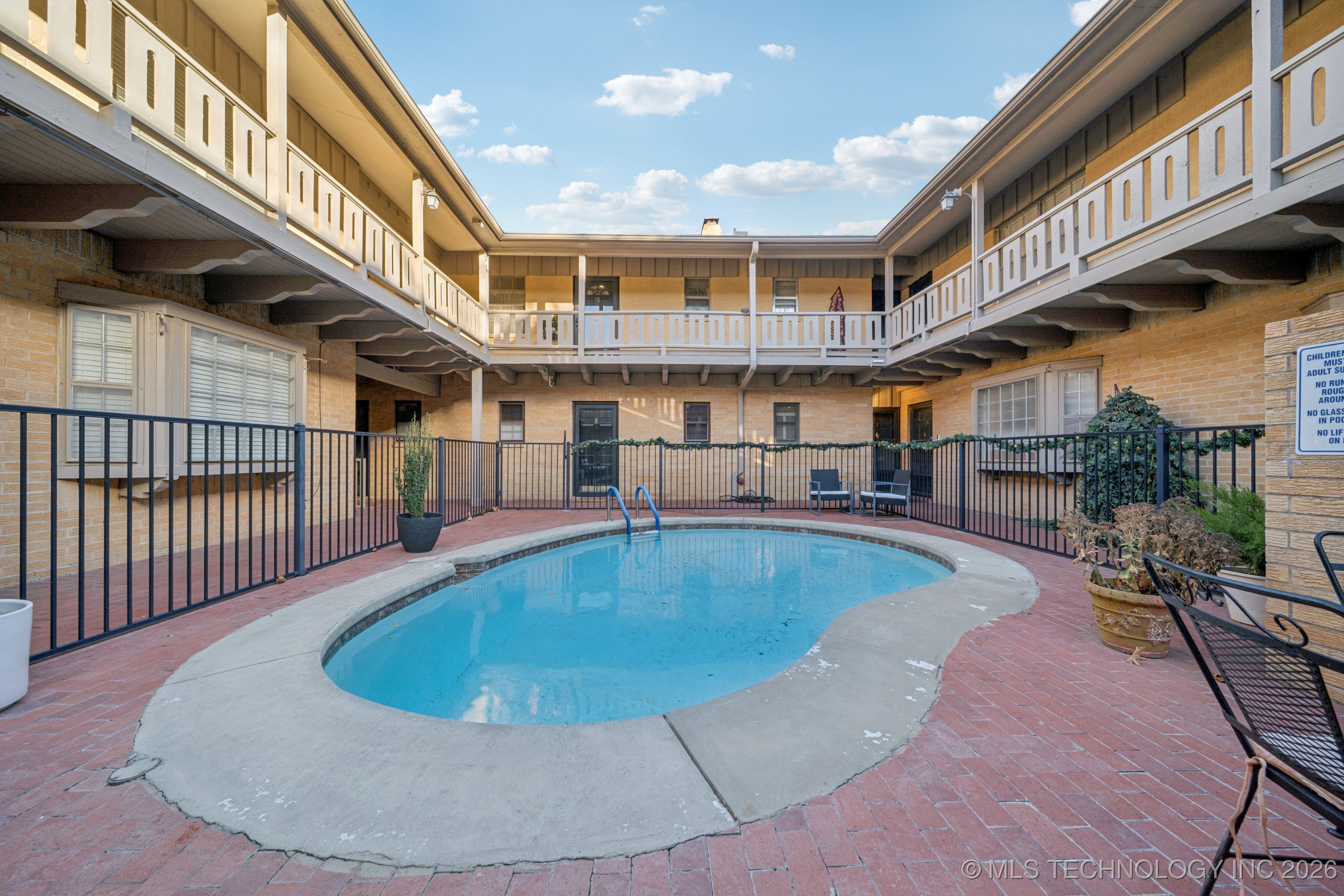 1107 E 45th Place 15 Property Photo 40