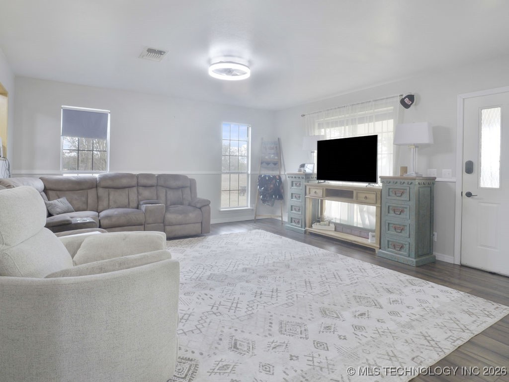 5133 S Crestview Property Photo 3