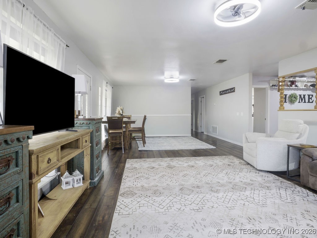 5133 S Crestview Property Photo 4