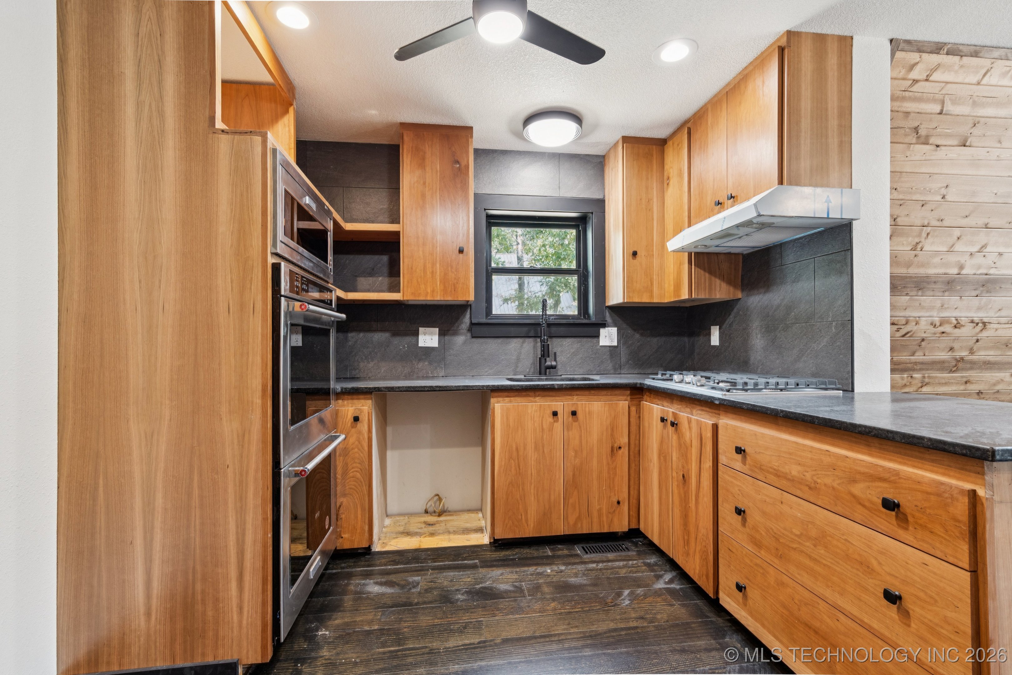 800 Kiawa Road Property Photo 6