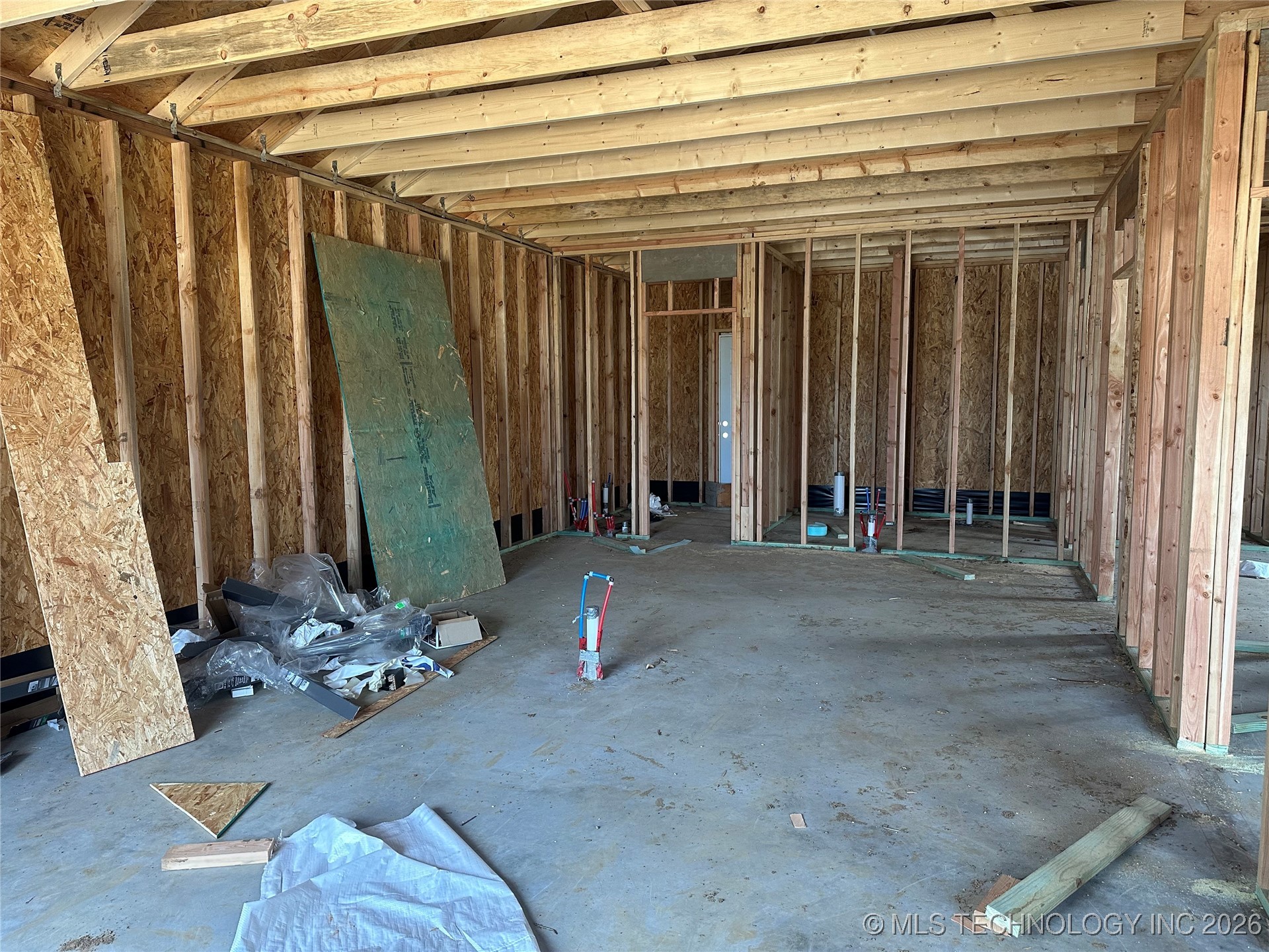 904 W Main Street Property Photo 4