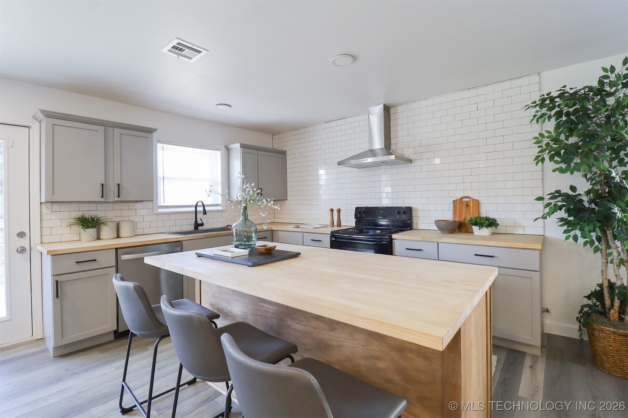 1716 S 1st Street Property Photo 11