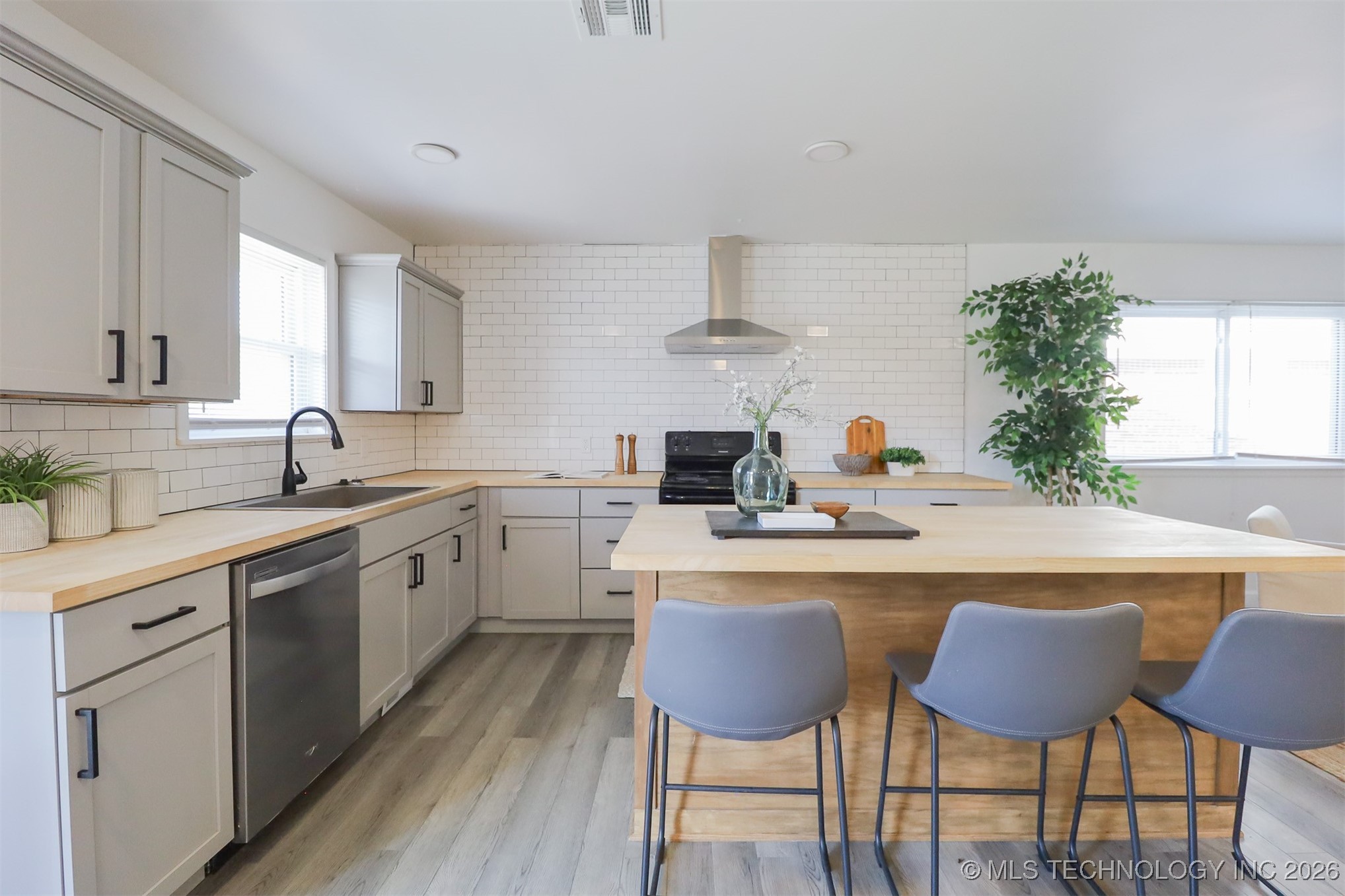 1716 S 1st Street Property Photo 12