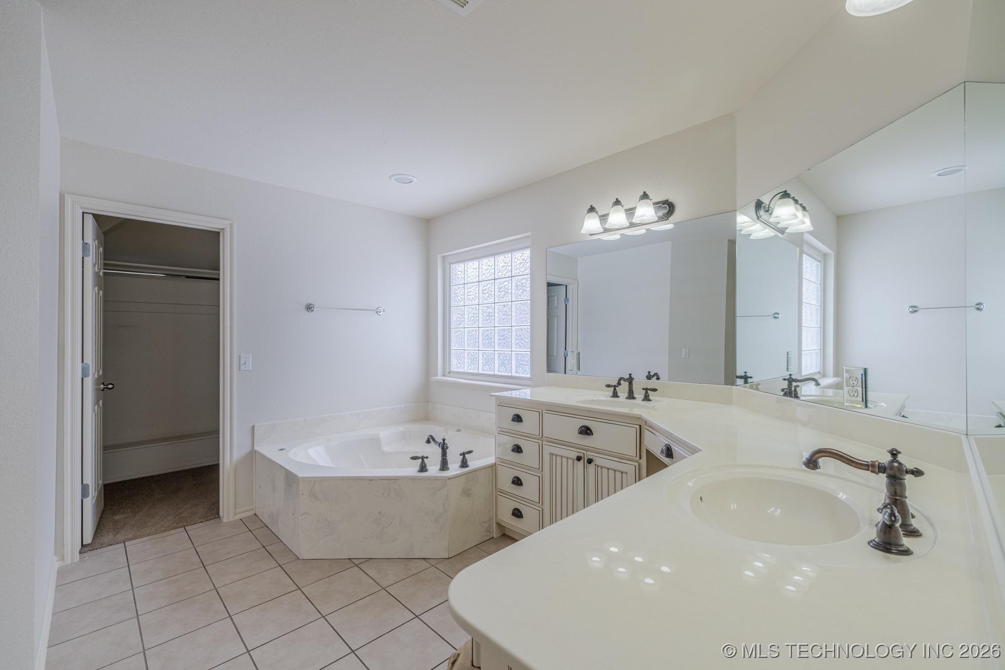 9109 N 153rd Court E Property Photo 23