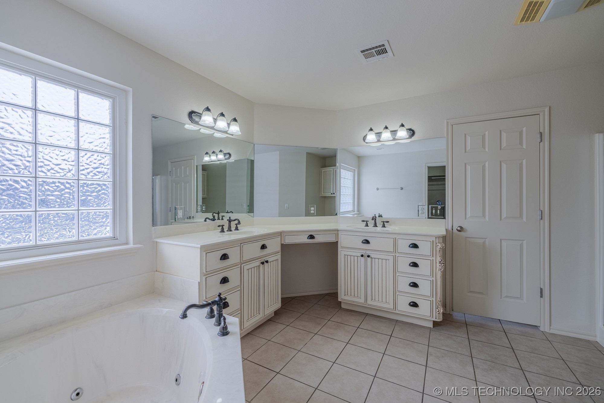 9109 N 153rd Court E Property Photo 24